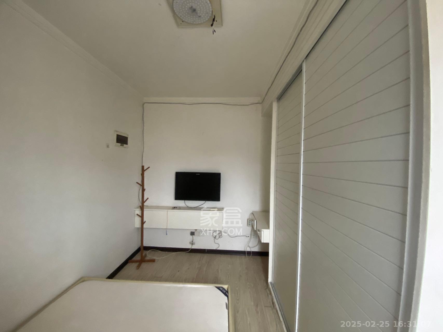 君临国际 1室1厅1卫 1800.0元/月 君临国际 1室1厅1卫 1800.0元/月室内图