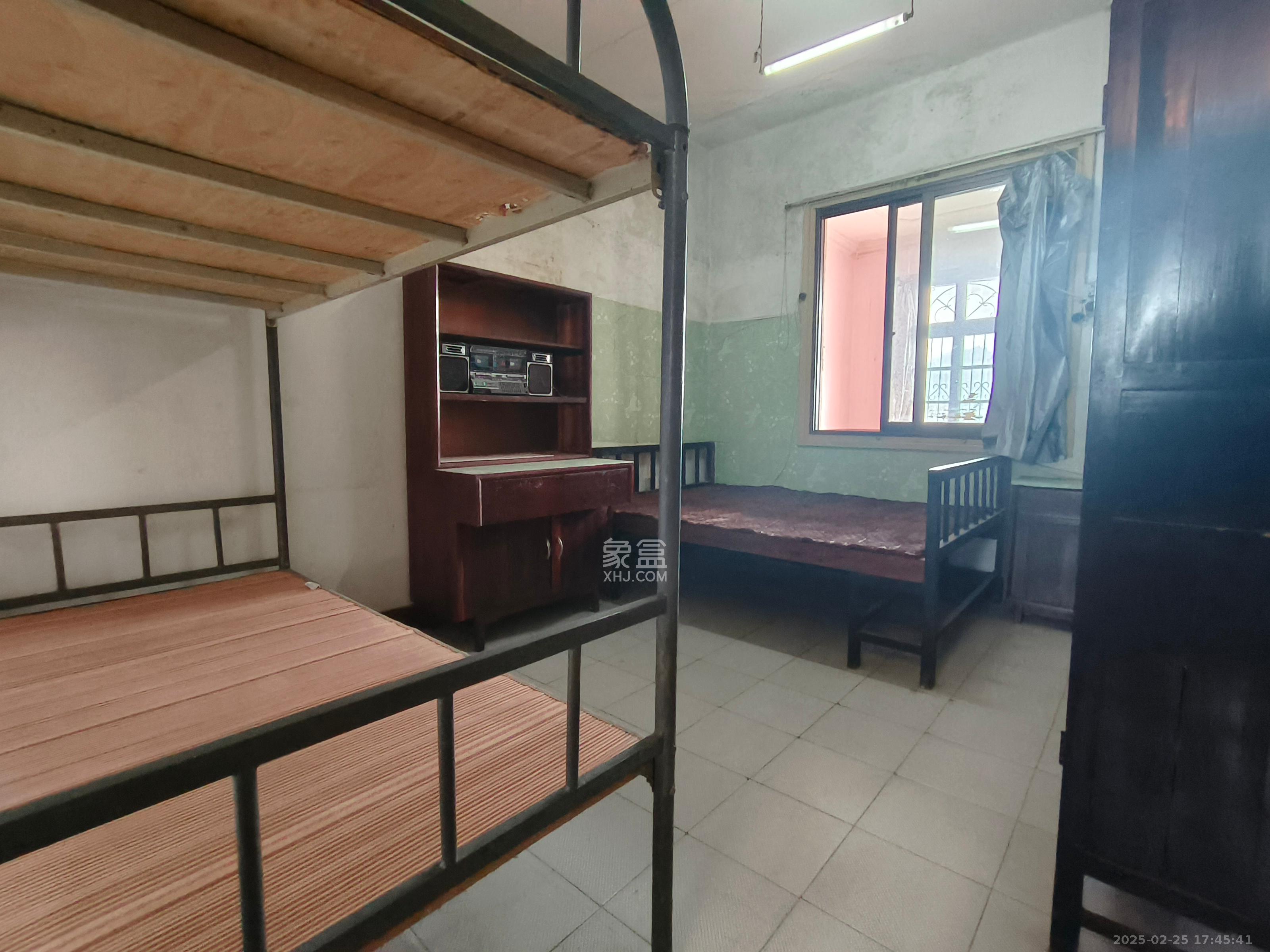 无线电信宿舍  3室2厅1卫    1800.0元/月 无线电信宿舍  3室2厅1卫    1800.0元/月室内图