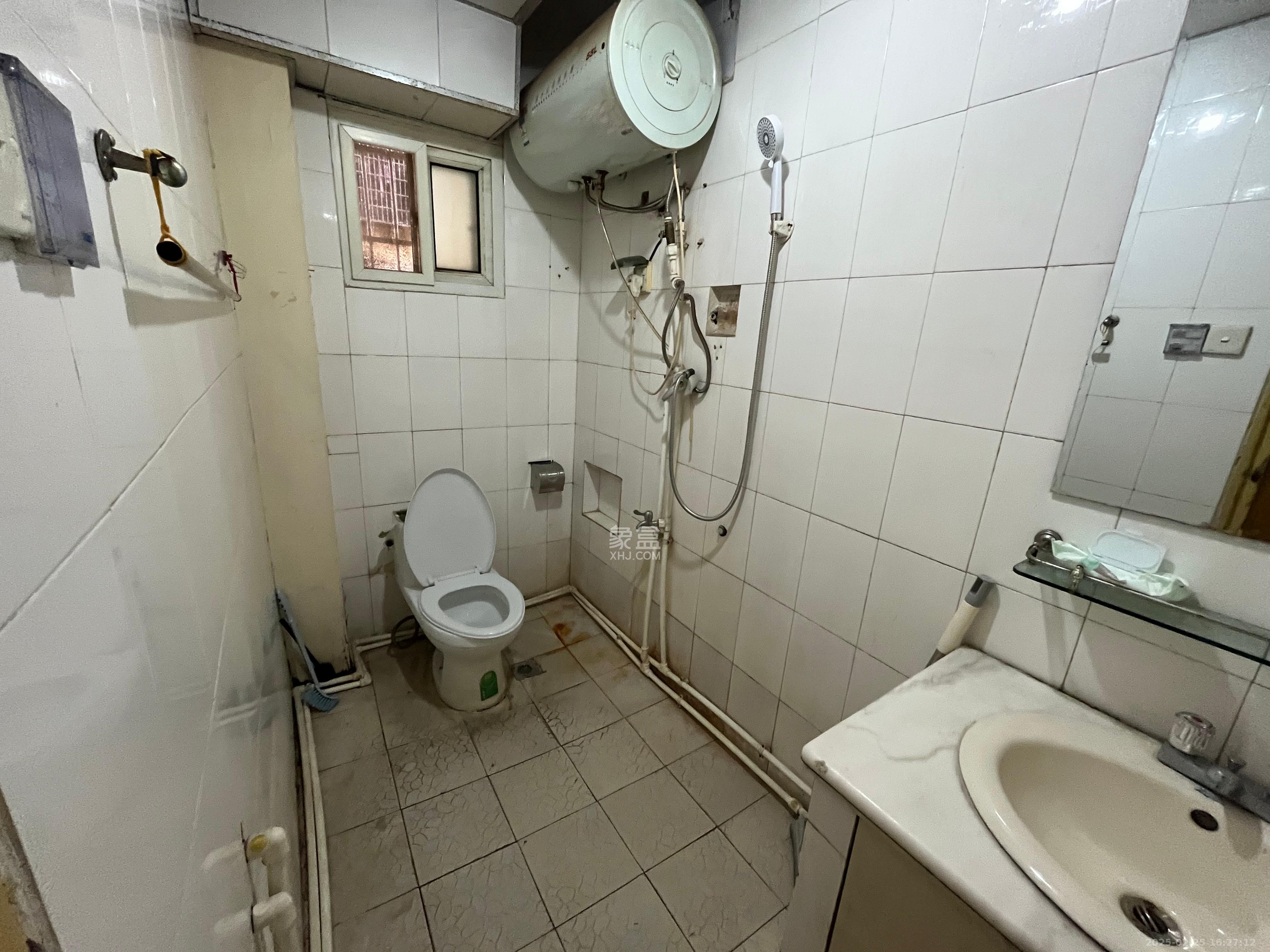 中建五局信和苑四区  2室2厅1卫    1300.0元/月 中建五局信和苑四区  2室2厅1卫    1300.0元/月室内图