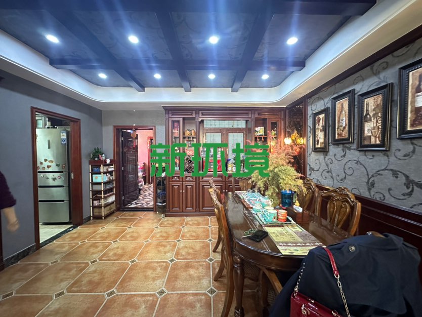 华都国际花园 4室2厅2卫 135.8万 华都国际花园 4室2厅2卫 135.8万客厅