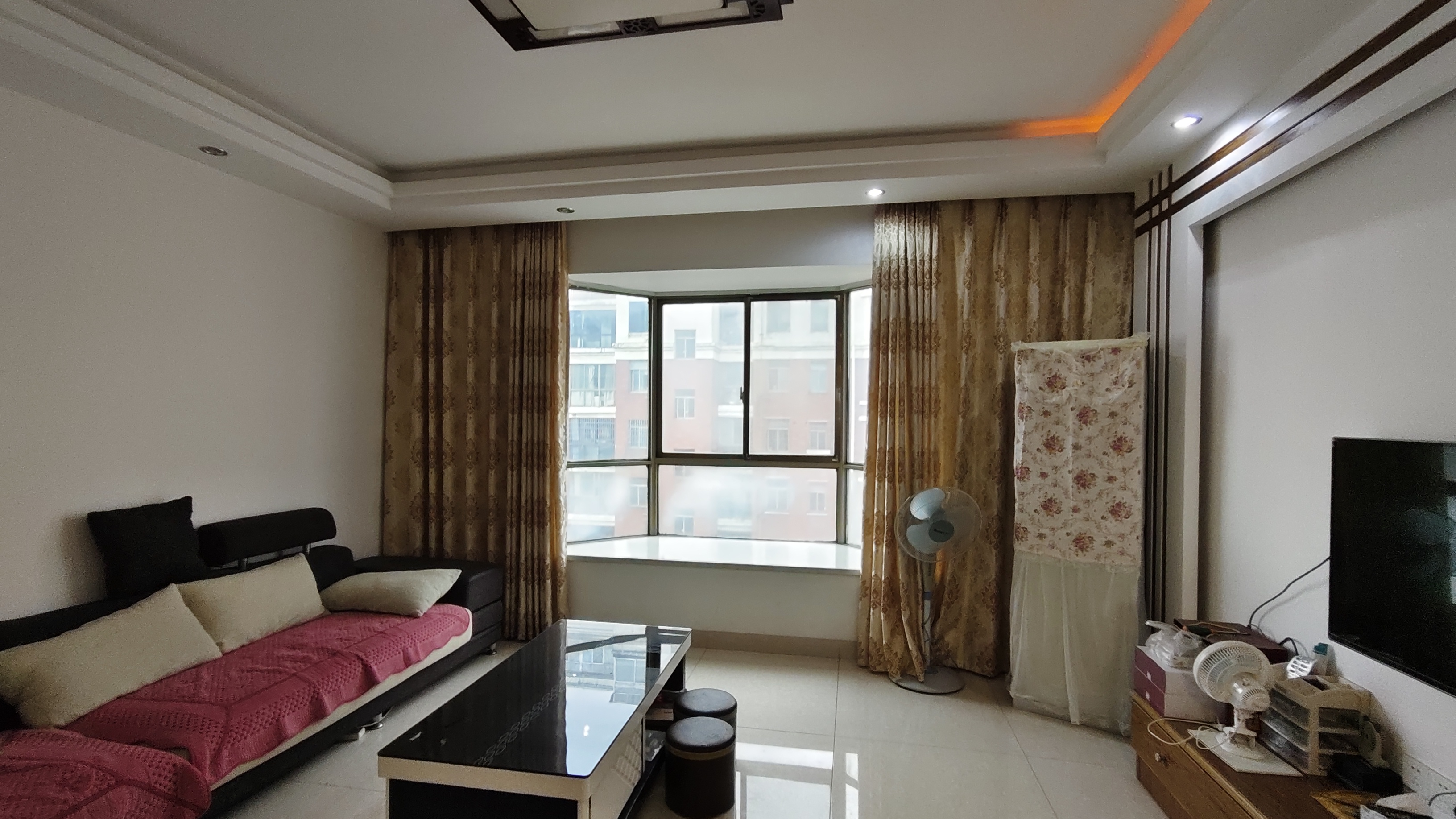 中天国际花园  3室2厅2卫    64.8万 中天国际花园  3室2厅2卫    64.8万客厅