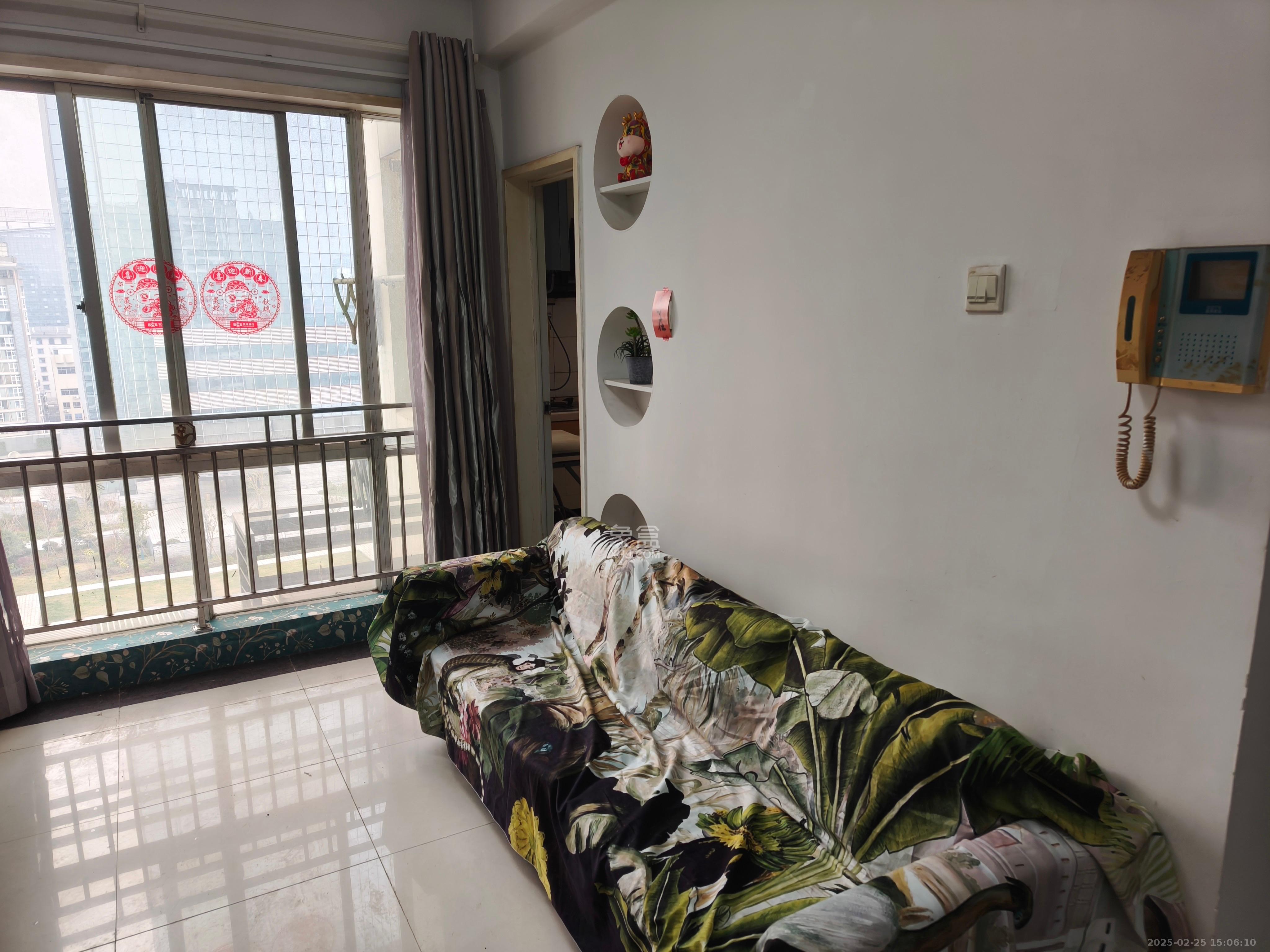 鸿盛大厦  1室1厅1卫   1900.00元/月室内图