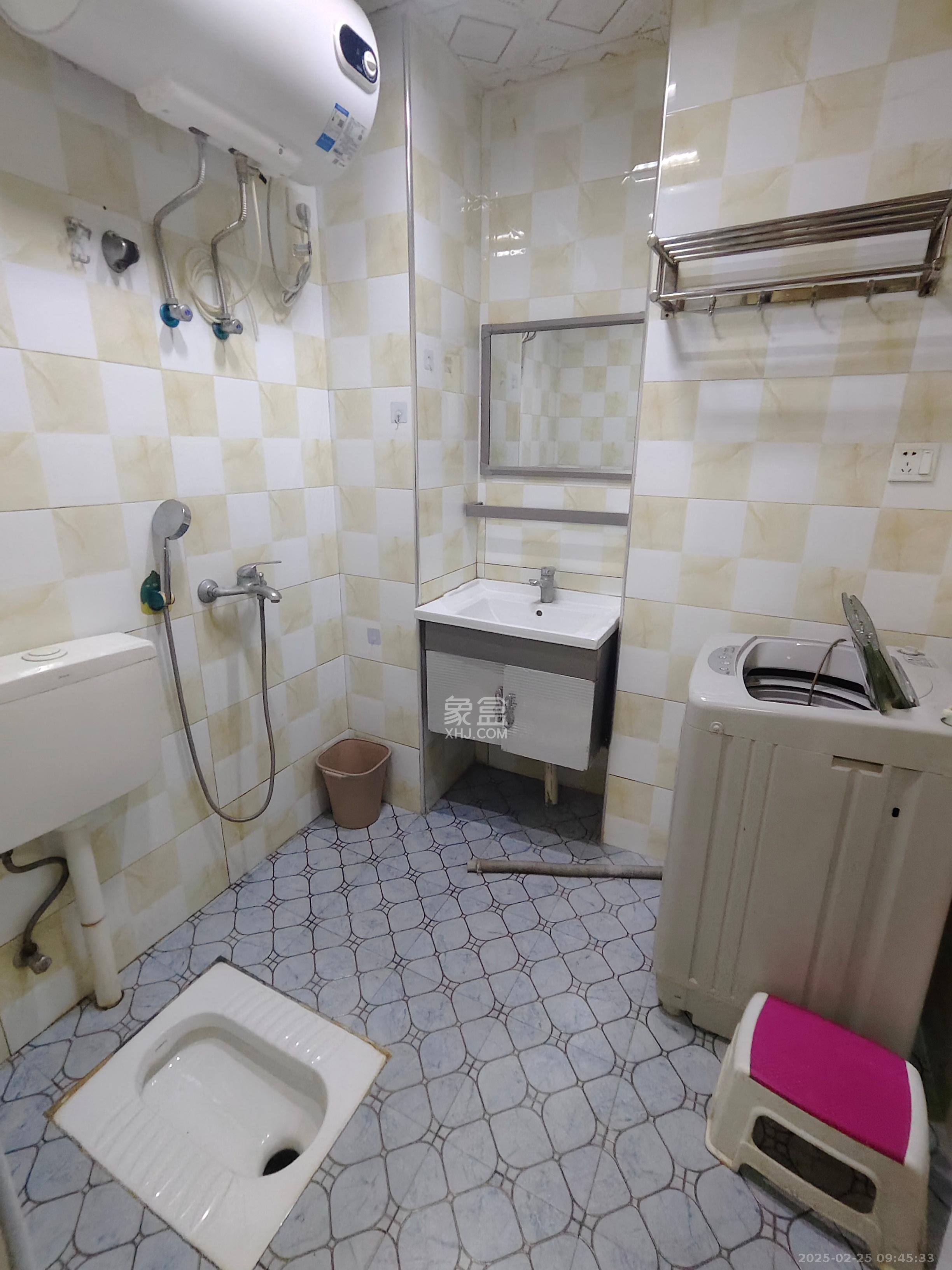 骑龙安置小区 1室0厅0卫 1300.0元/月 骑龙安置小区 1室0厅0卫 1300.0元/月室内图