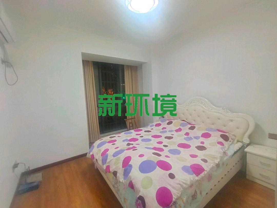 鑫成君泰  3室2厅2卫   84.00万客厅