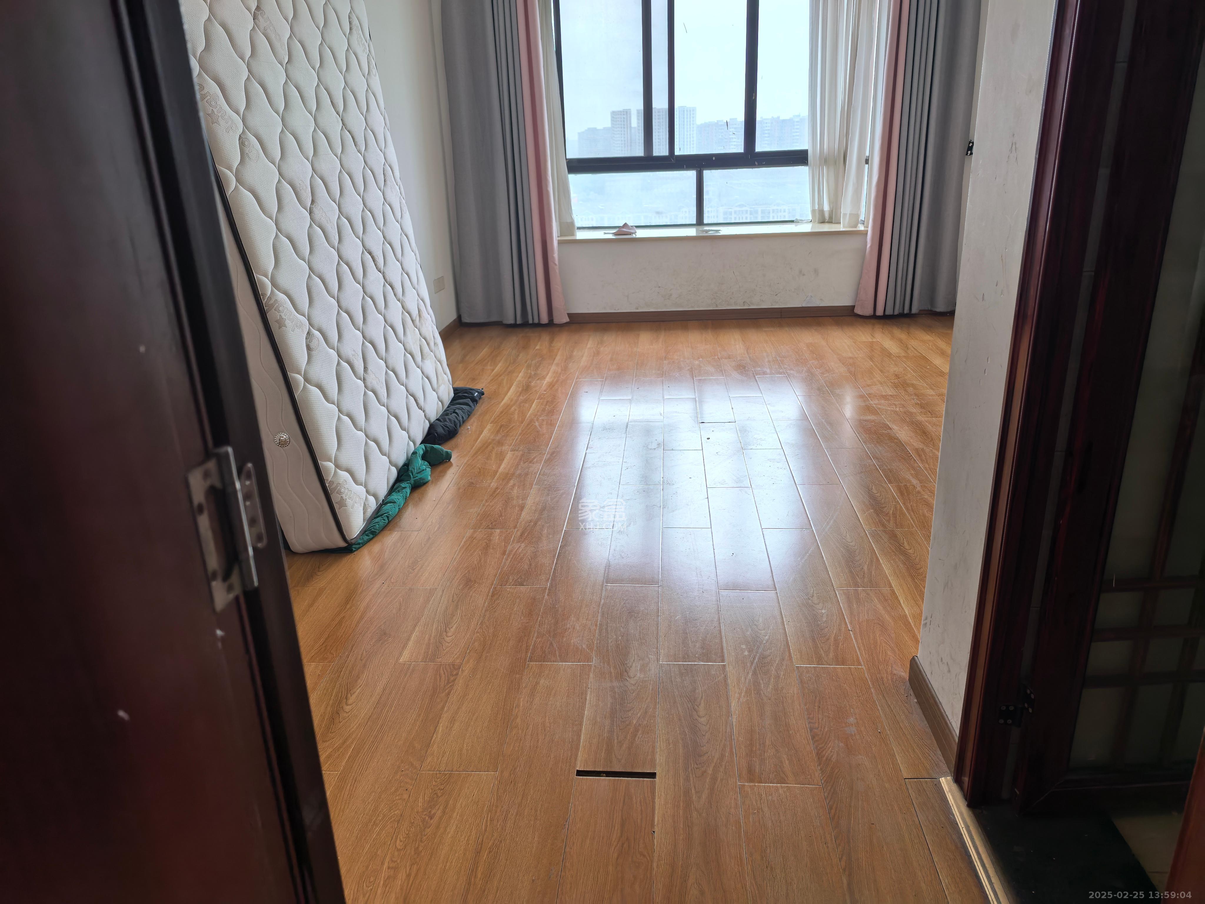迎新佳苑  4室2厅2卫   6500.00元/月室内图