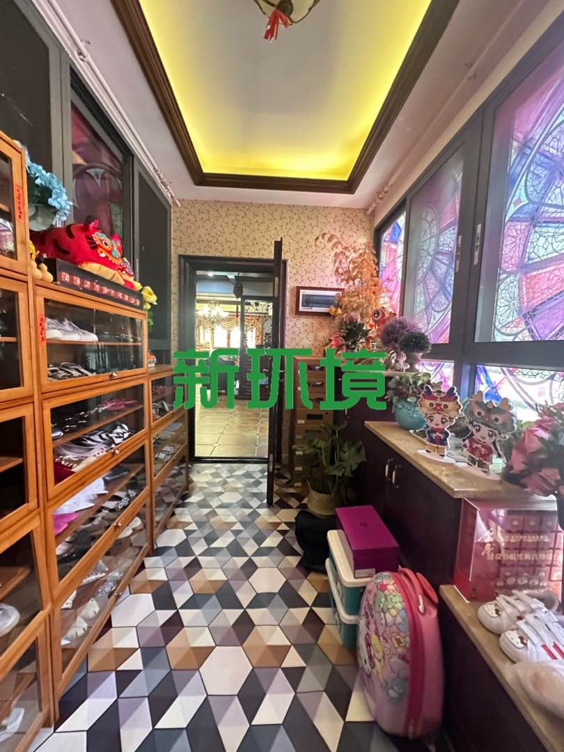 华都国际花园 4室2厅2卫 135.8万 华都国际花园 4室2厅2卫 135.8万客厅