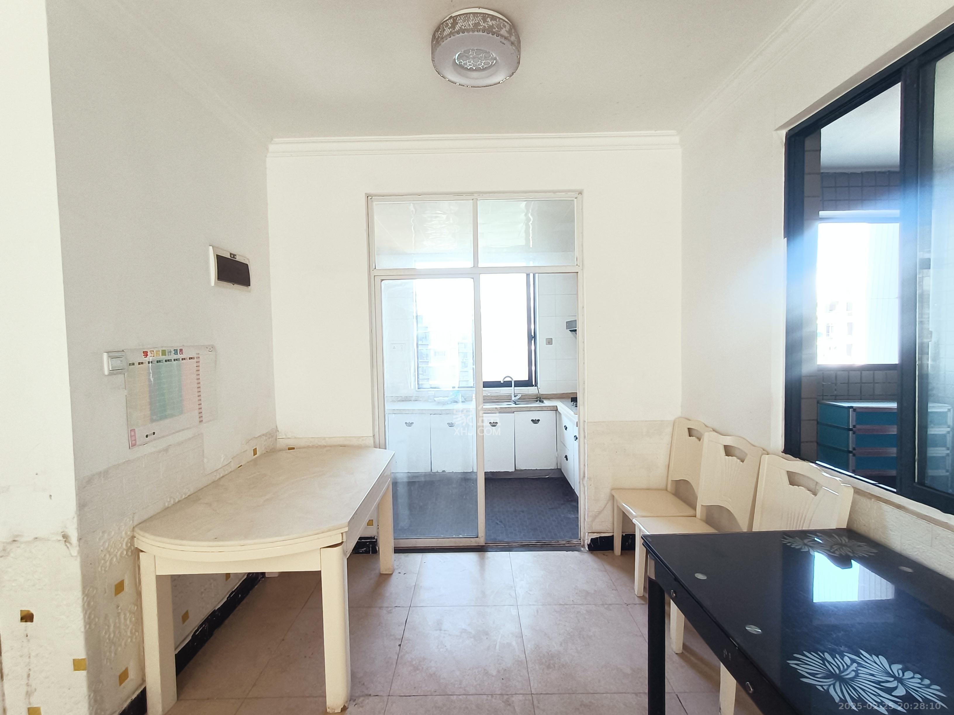 湘江世纪城鸿江苑 3室2厅1卫 2200.0元/月 湘江世纪城鸿江苑 3室2厅1卫 2200.0元/月室内图