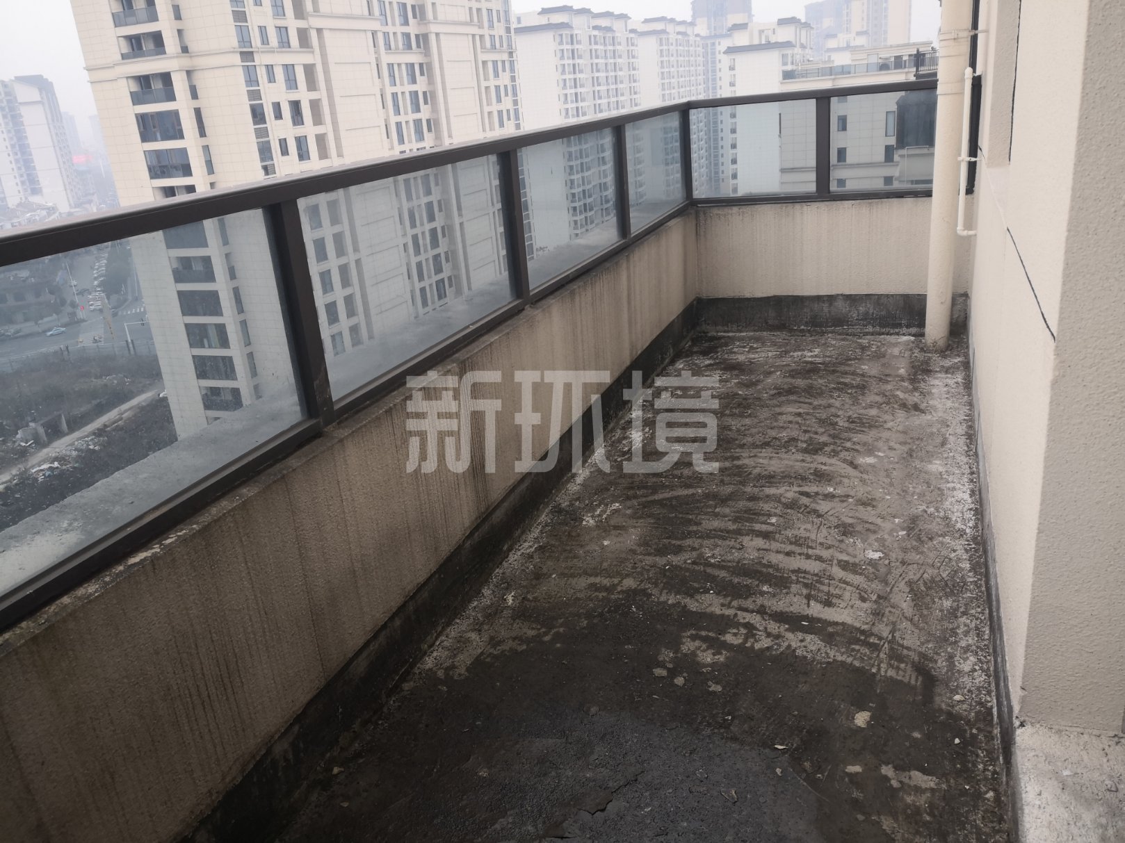 江与城  4室2厅2卫   137.80万客厅