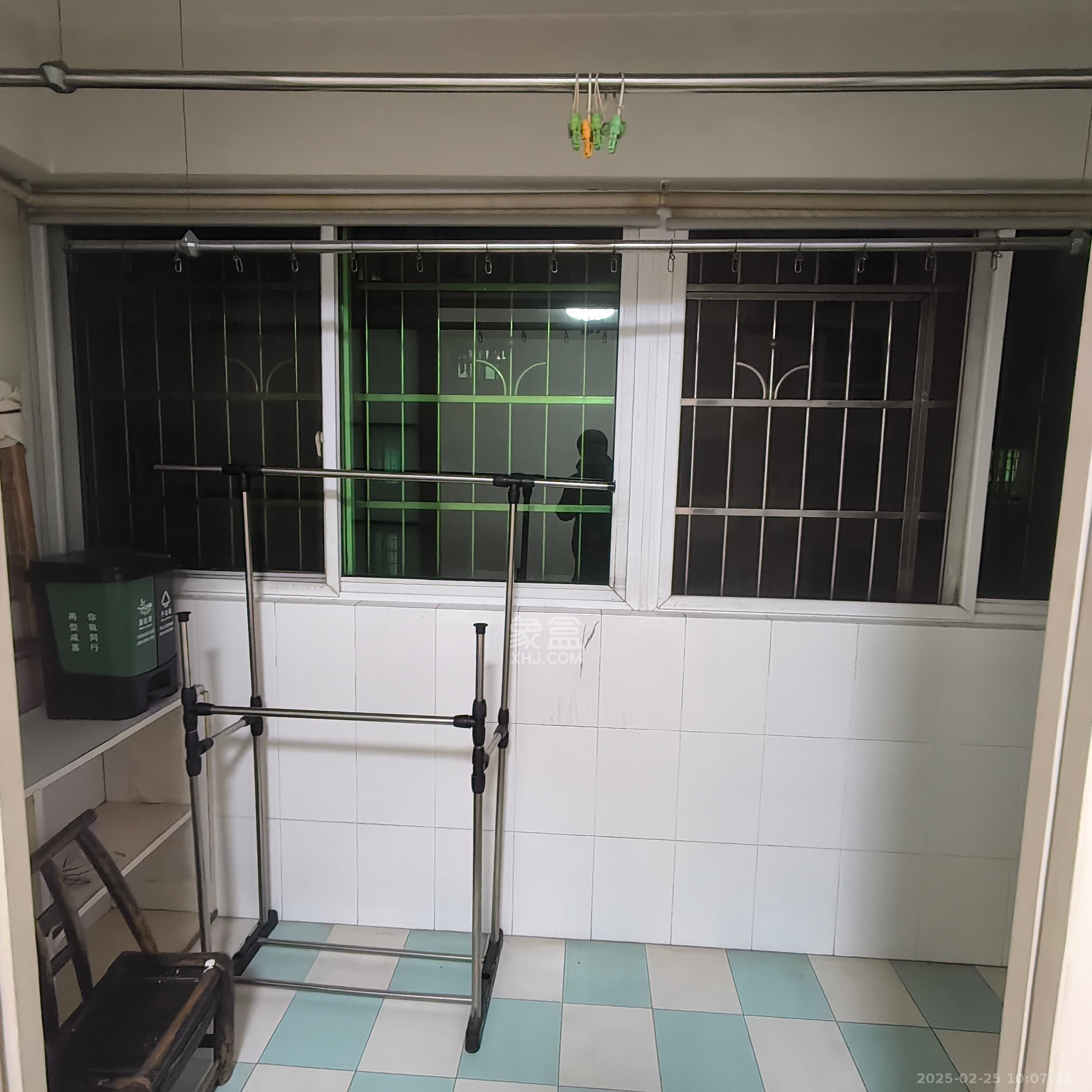 咸嘉新村嘉旺苑  3室2厅2卫   2400.00元/月室内图