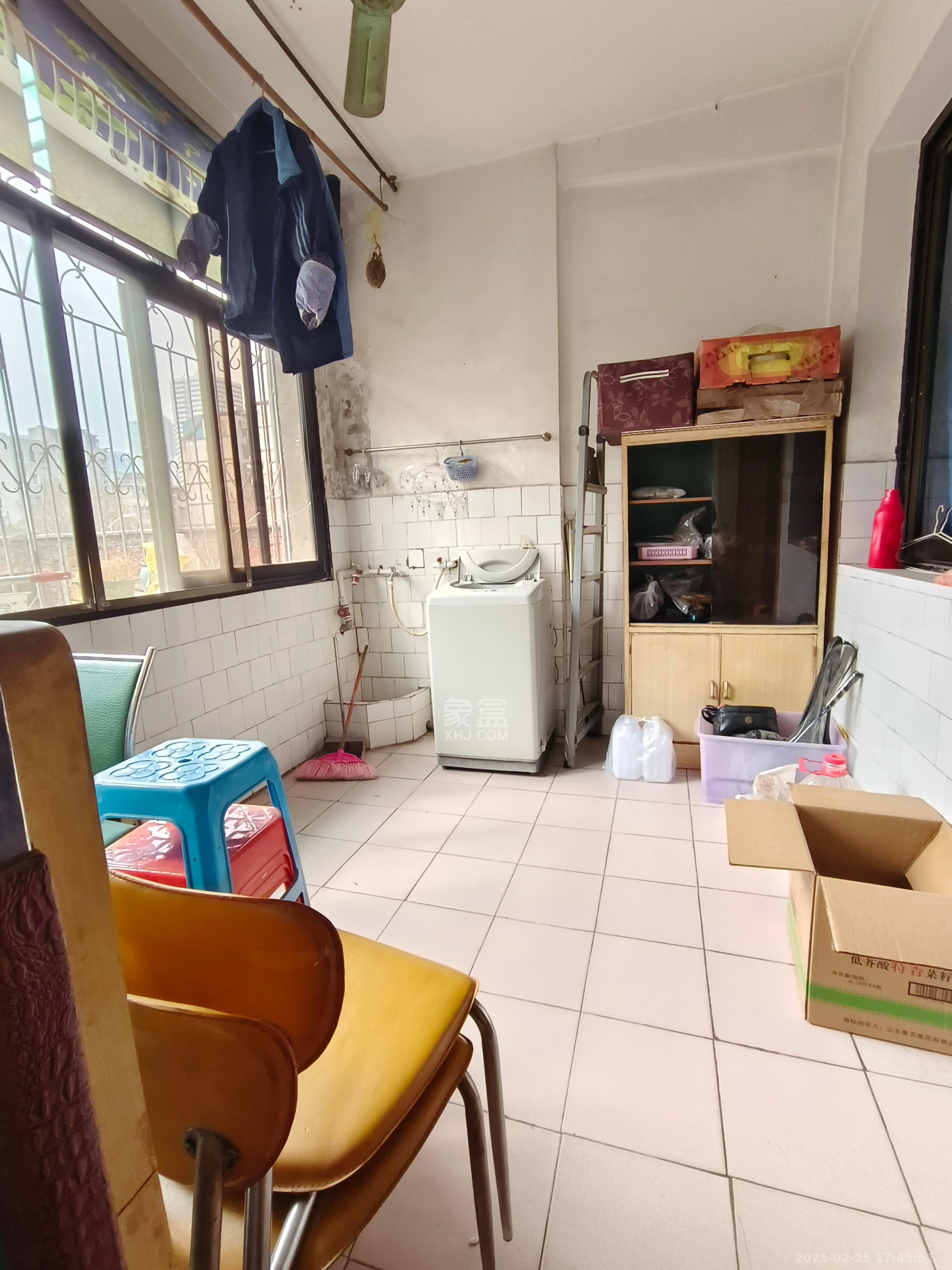 无线电信宿舍  3室2厅1卫    1800.0元/月 无线电信宿舍  3室2厅1卫    1800.0元/月室内图