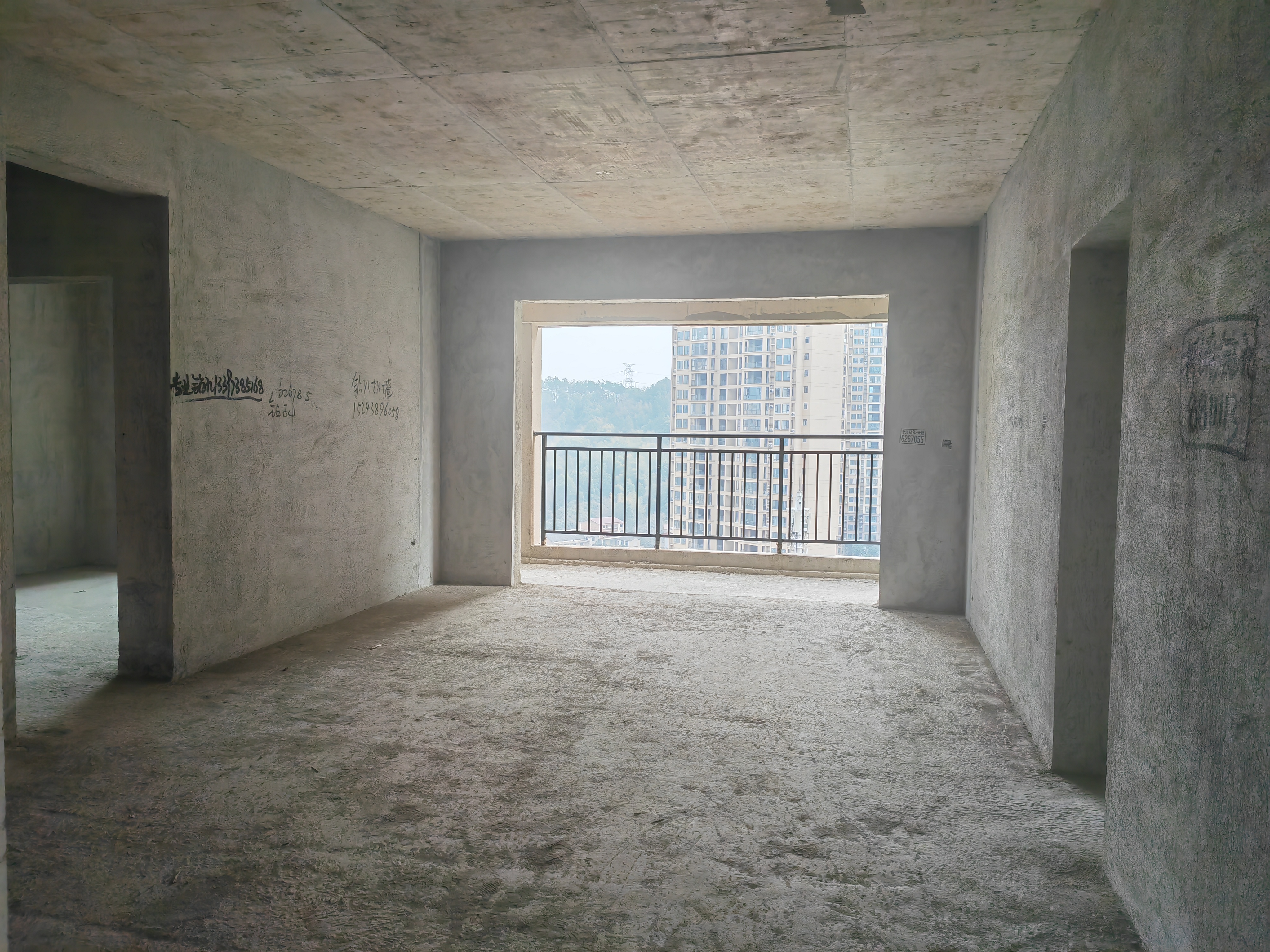 嘉熙紫台 4室2厅1卫 69.8万 嘉熙紫台 4室2厅1卫 69.8万客厅