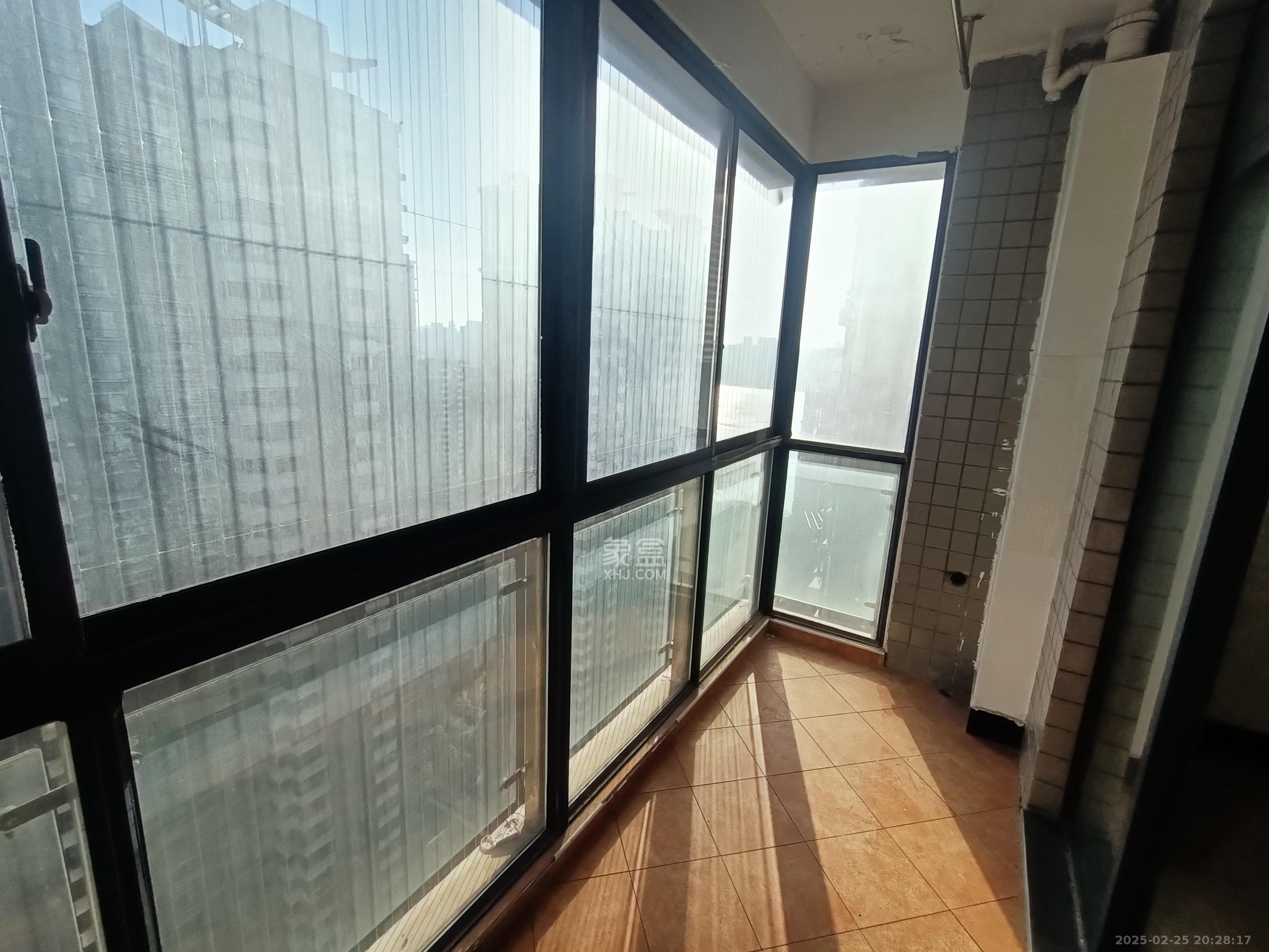 湘江世纪城鸿江苑 3室2厅1卫 2200.0元/月 湘江世纪城鸿江苑 3室2厅1卫 2200.0元/月室内图