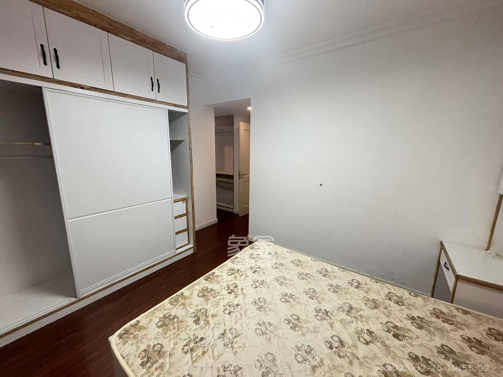 万科魅力之城观澜里  4室2厅2卫    4200.0元/月室内图