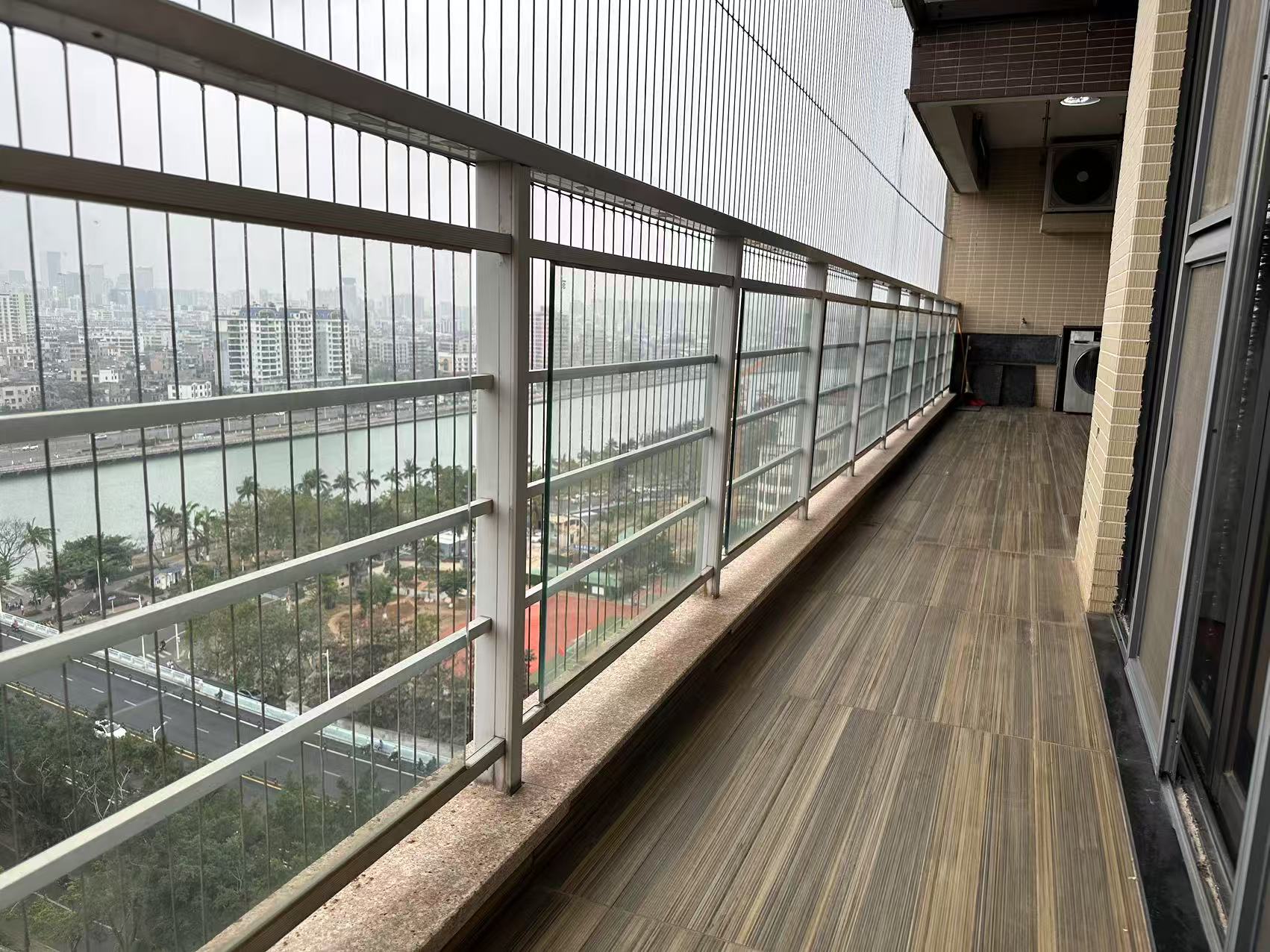 滨江海岸一期  3室2厅2卫   3600.00元/月室内图