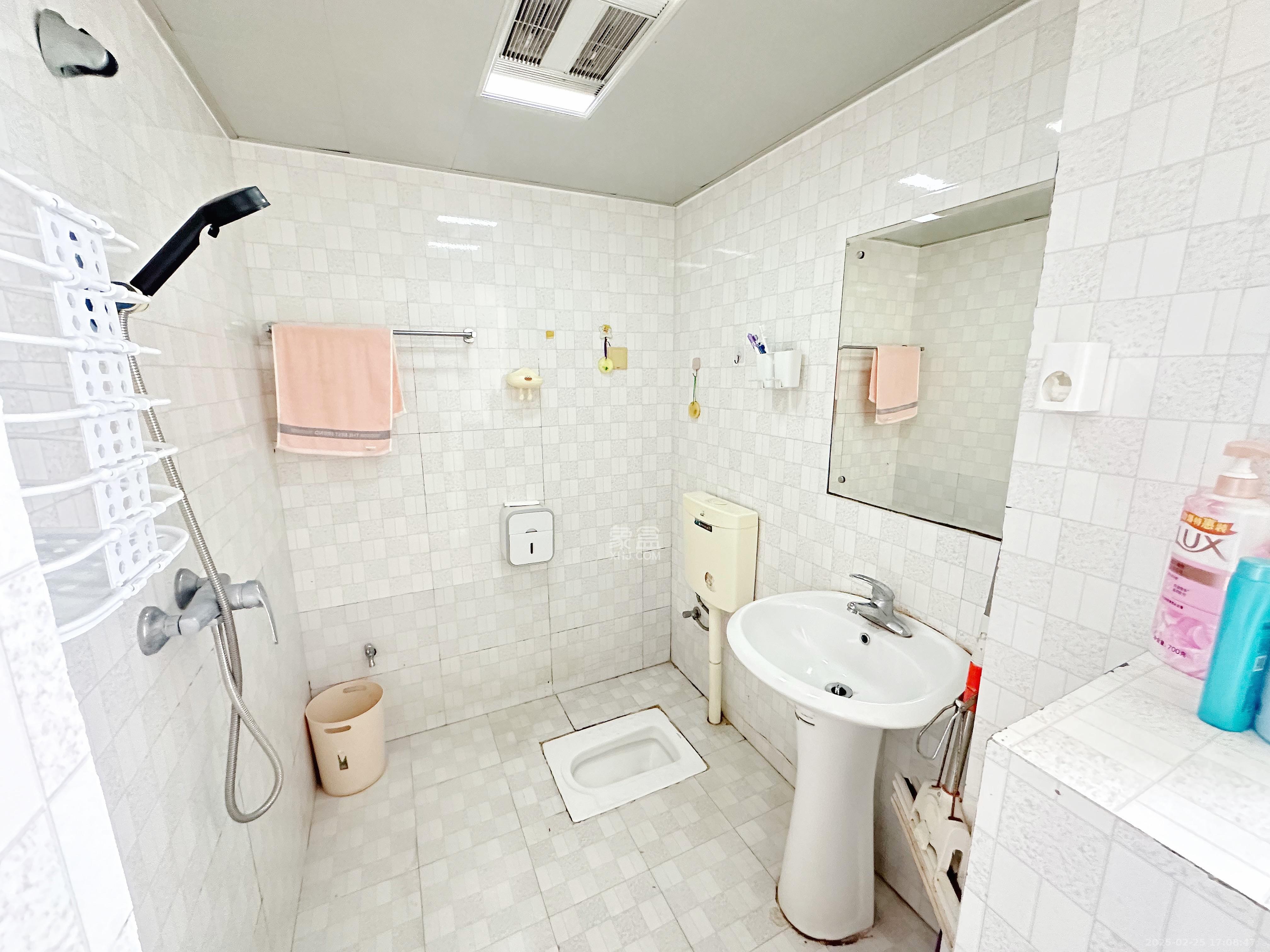 中地凯旋城 1室1厅1卫 1300.0元/月 中地凯旋城 1室1厅1卫 1300.0元/月室内图