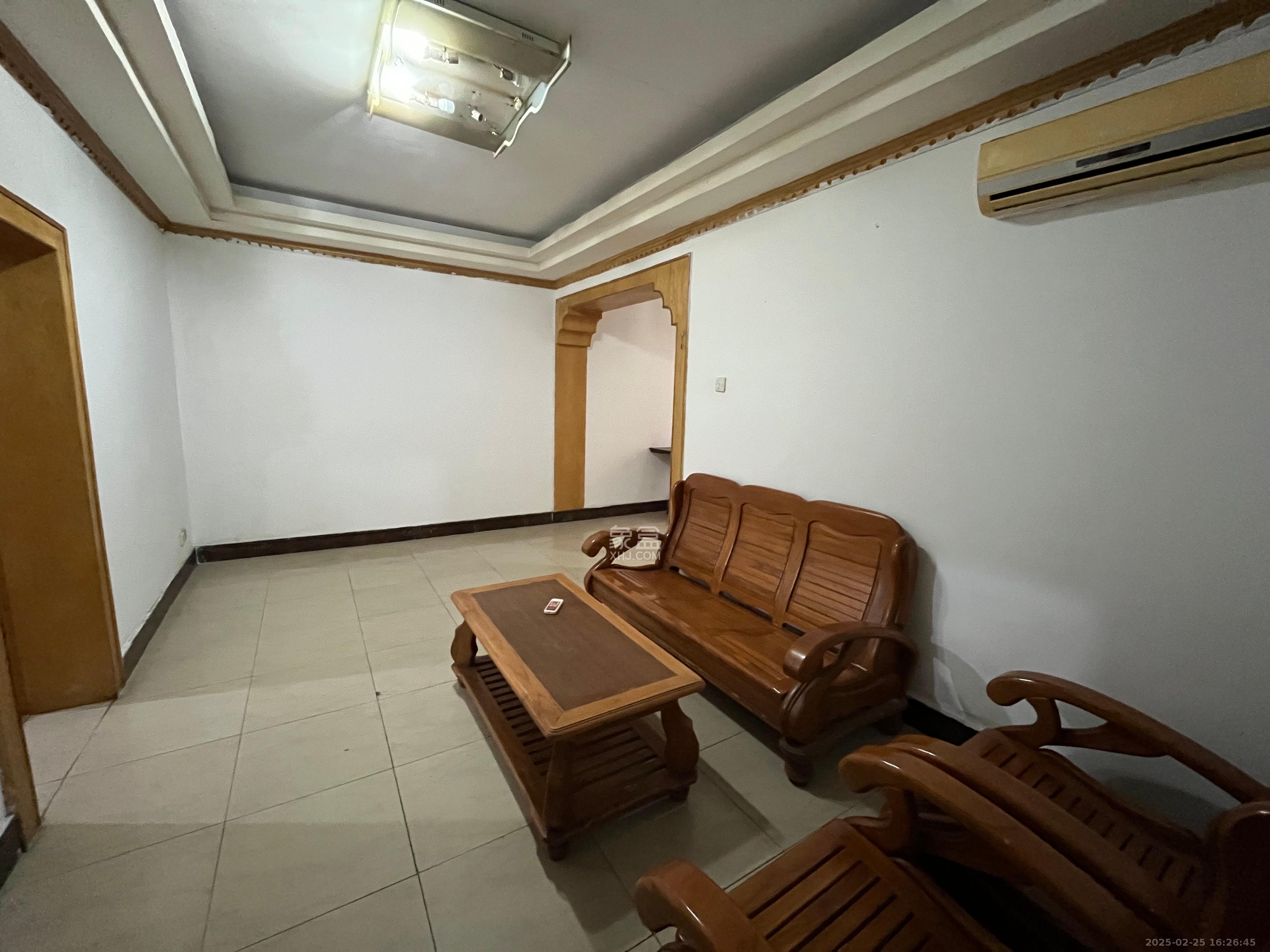 中建五局信和苑四区  2室2厅1卫    1300.0元/月 中建五局信和苑四区  2室2厅1卫    1300.0元/月室内图