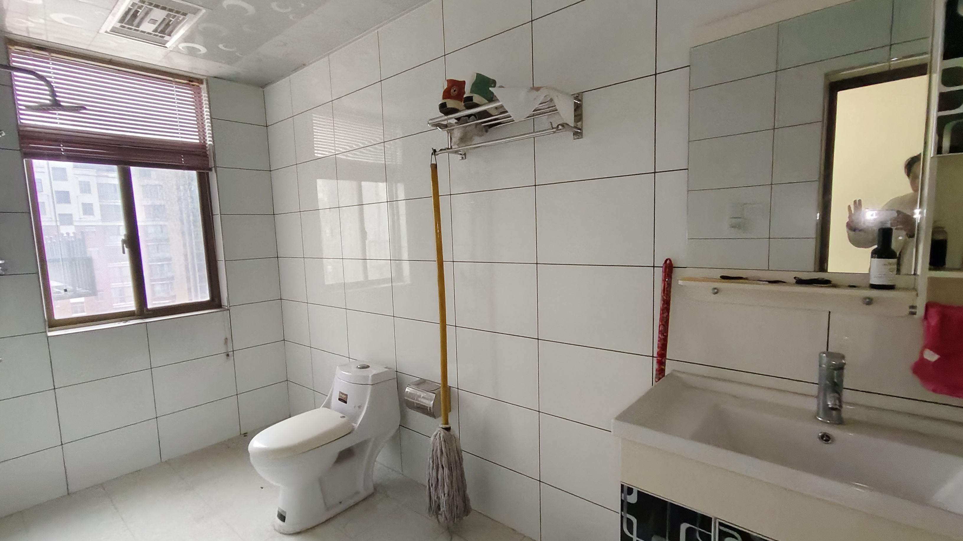 中天国际花园  3室2厅2卫    64.8万 中天国际花园  3室2厅2卫    64.8万客厅