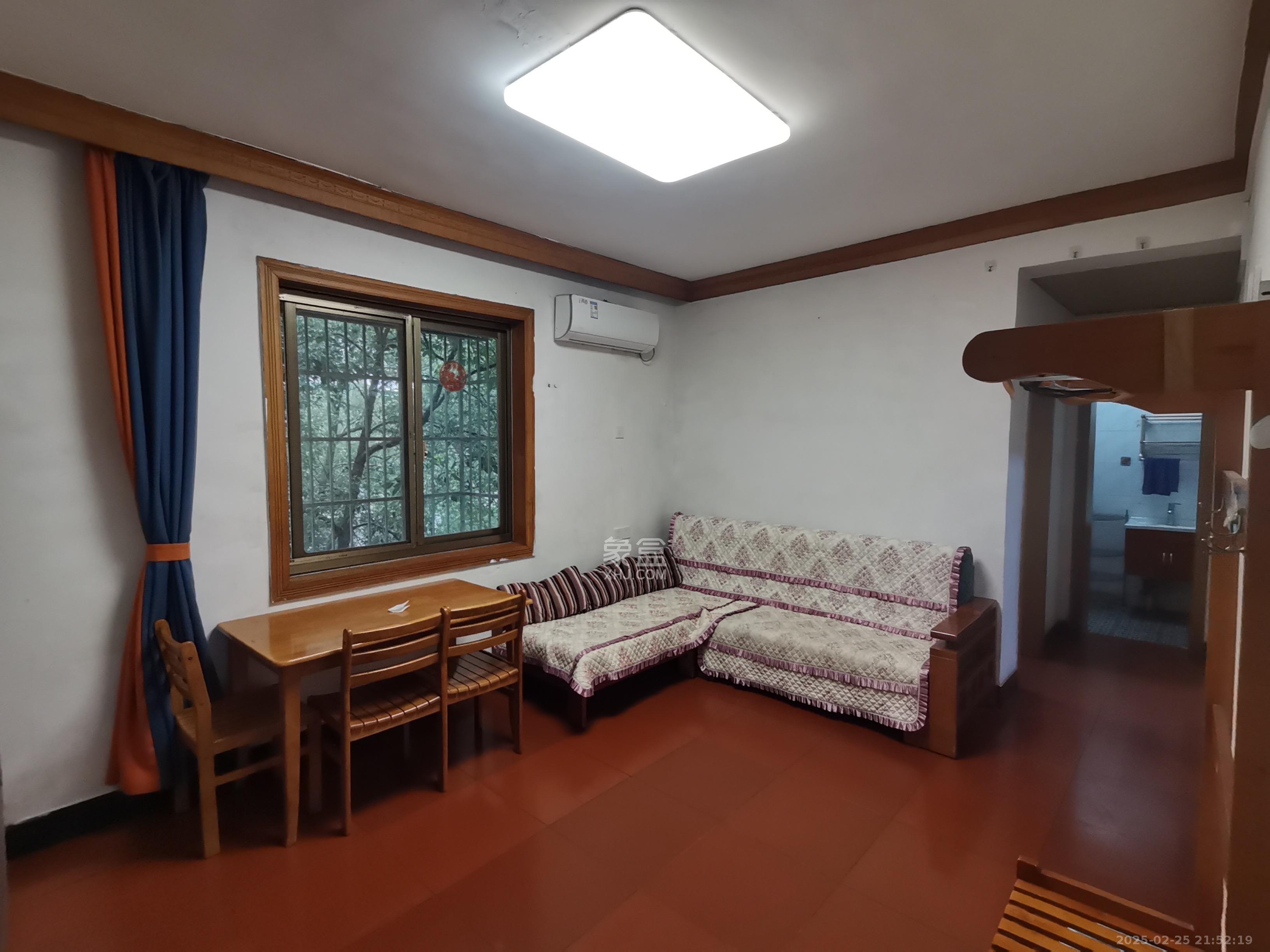 新合四组  2室2厅1卫   1800.00元/月室内图