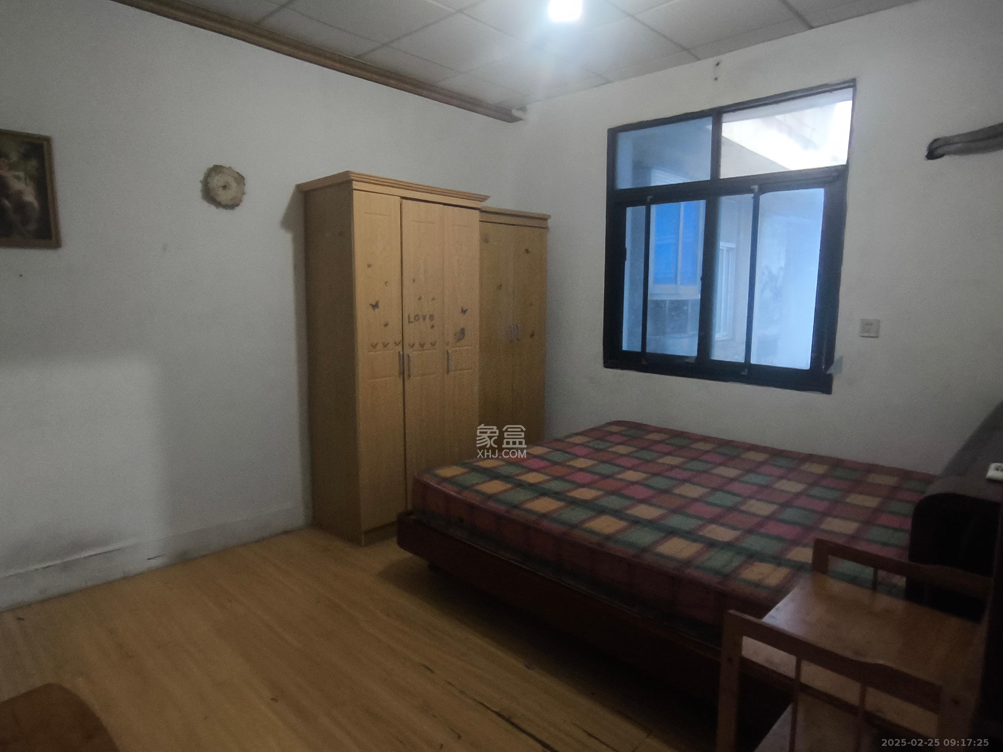 长沙县疾控中心宿舍  3室2厅1卫    1900.0元/月 长沙县疾控中心宿舍  3室2厅1卫    1900.0元/月室内图