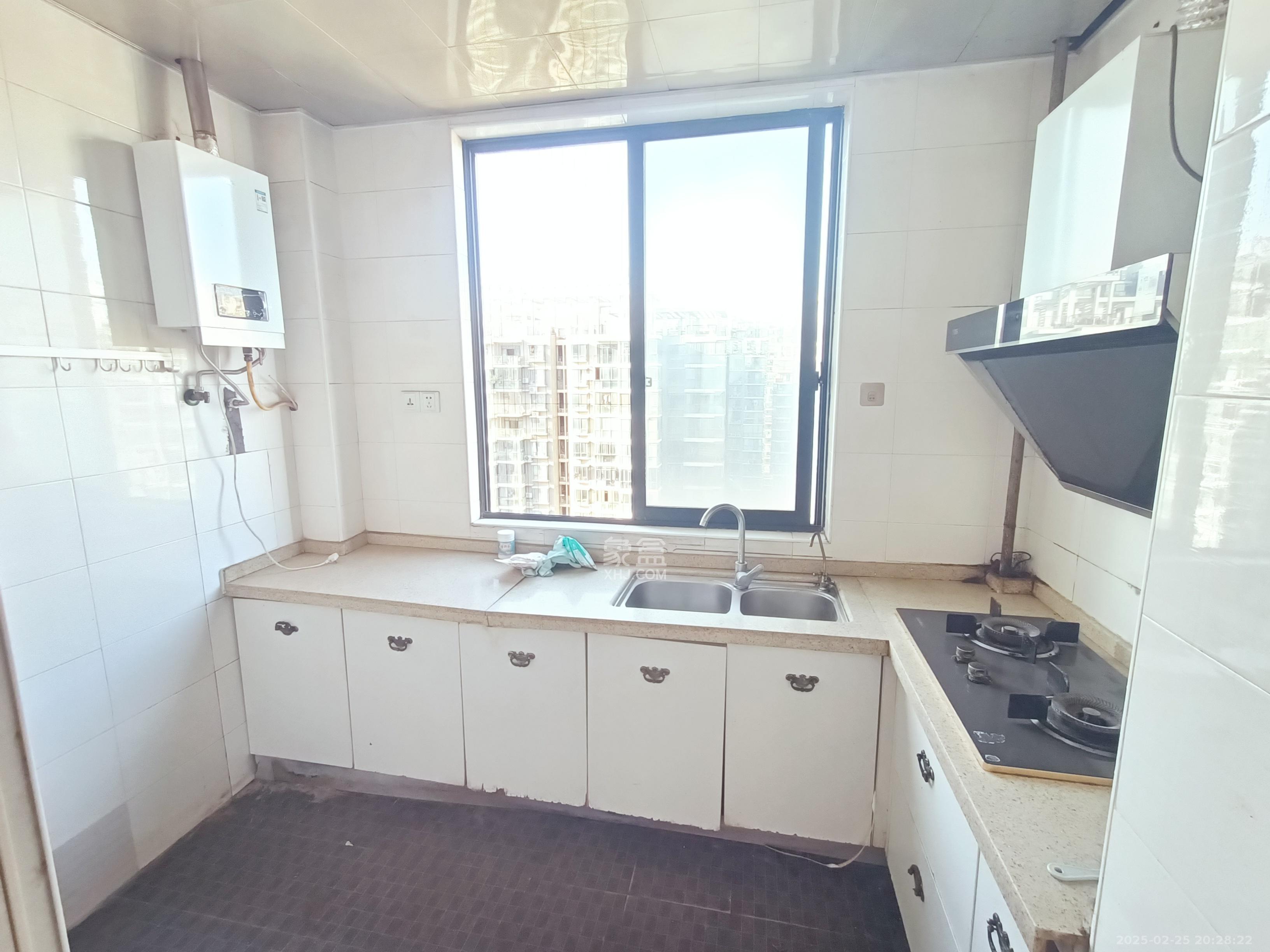 湘江世纪城鸿江苑 3室2厅1卫 2200.0元/月 湘江世纪城鸿江苑 3室2厅1卫 2200.0元/月室内图