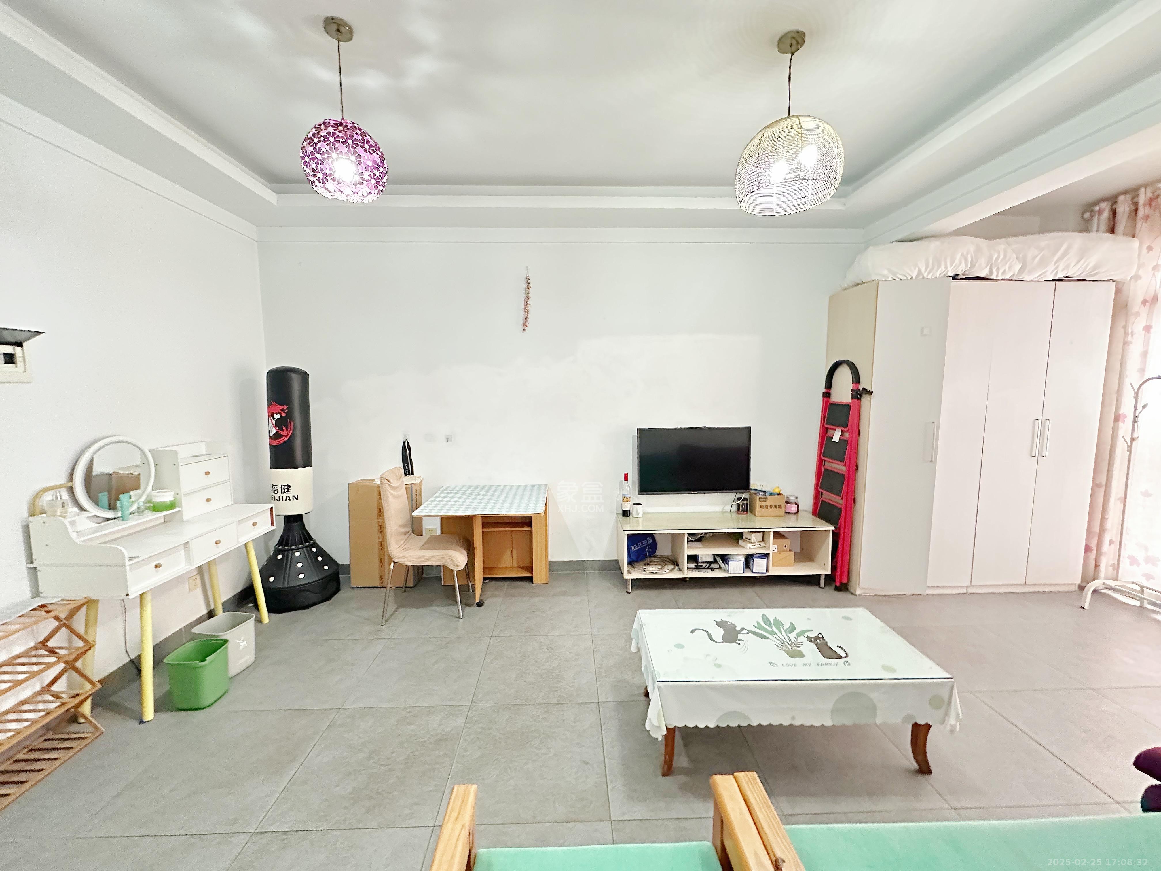 中地凯旋城 1室1厅1卫 1300.0元/月 中地凯旋城 1室1厅1卫 1300.0元/月室内图