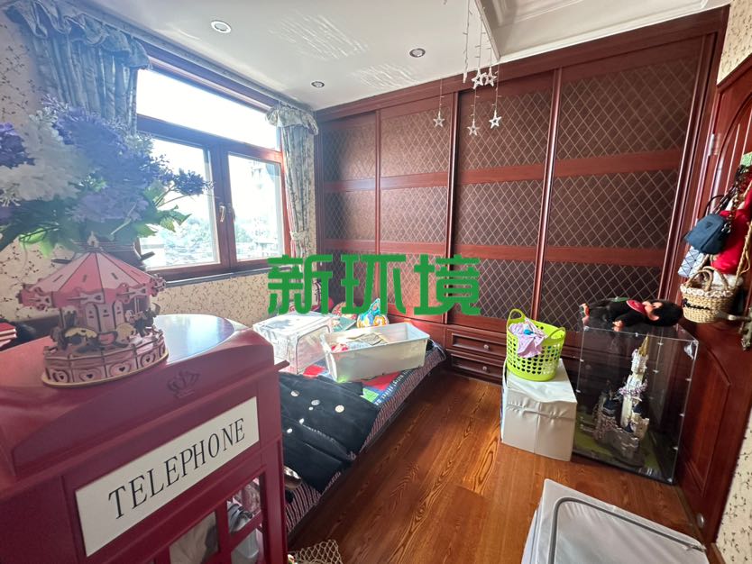 华都国际花园 4室2厅2卫 135.8万 华都国际花园 4室2厅2卫 135.8万客厅