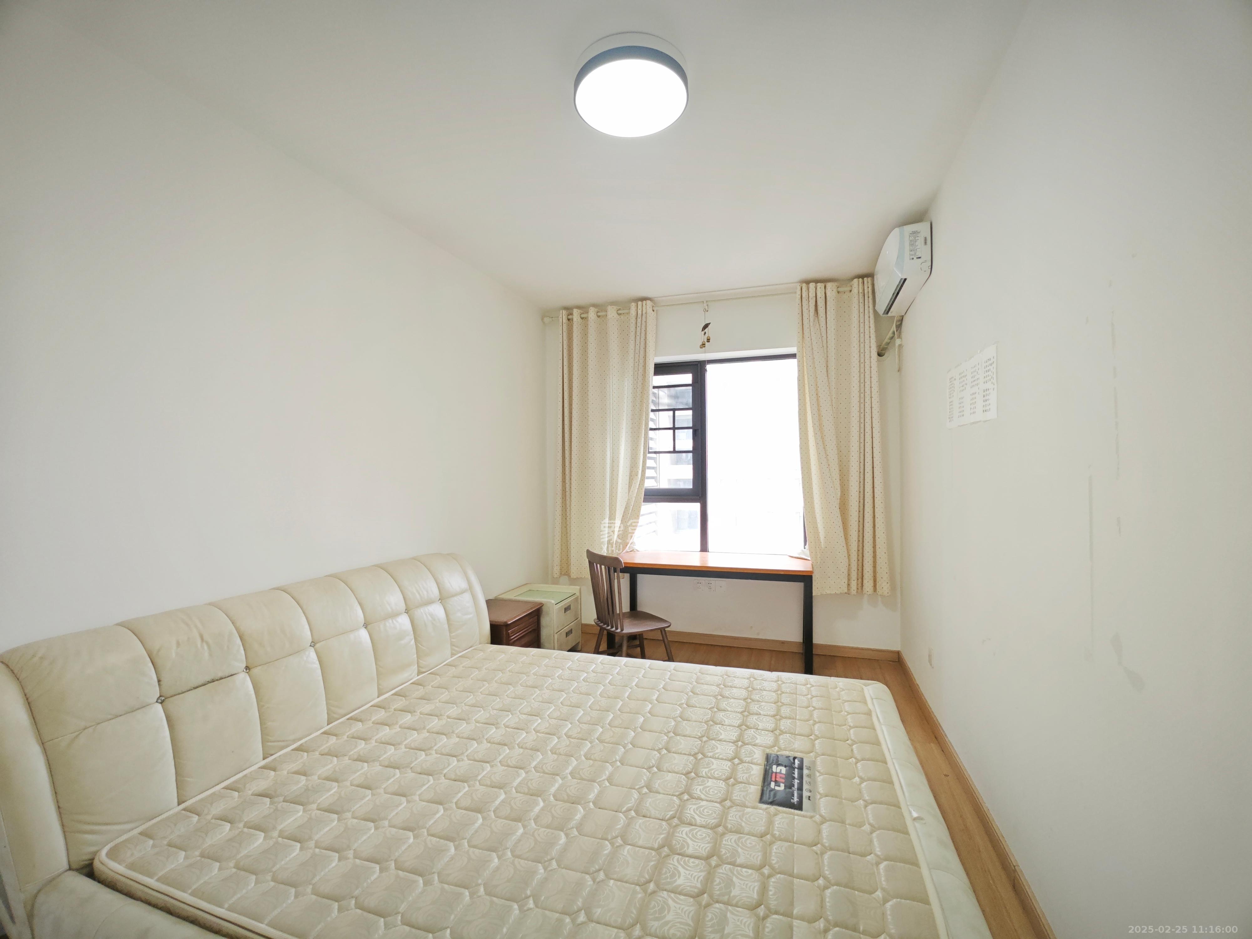 卓越浅水湾  5室2厅1卫   3500.00元/月室内图