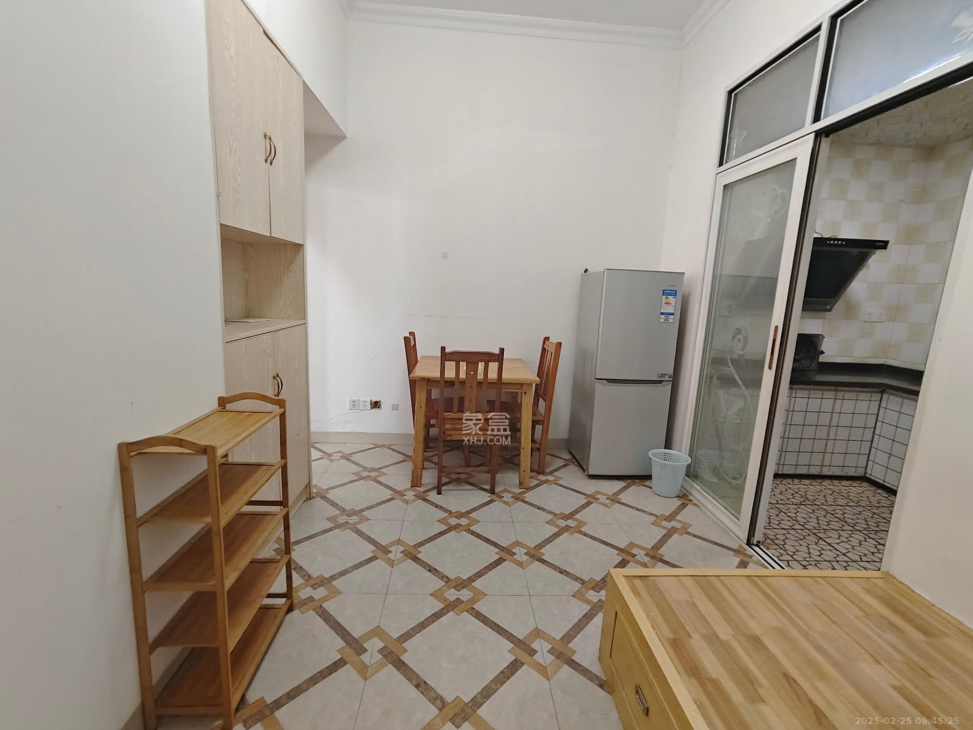 骑龙安置小区 1室0厅0卫 1300.0元/月 骑龙安置小区 1室0厅0卫 1300.0元/月室内图