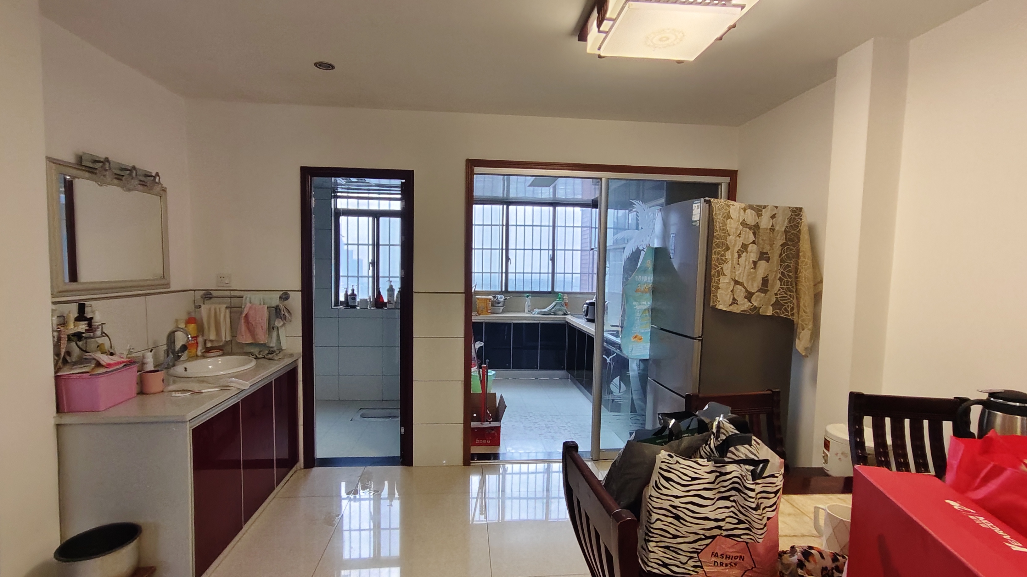 中天国际花园  3室2厅2卫    64.8万 中天国际花园  3室2厅2卫    64.8万客厅