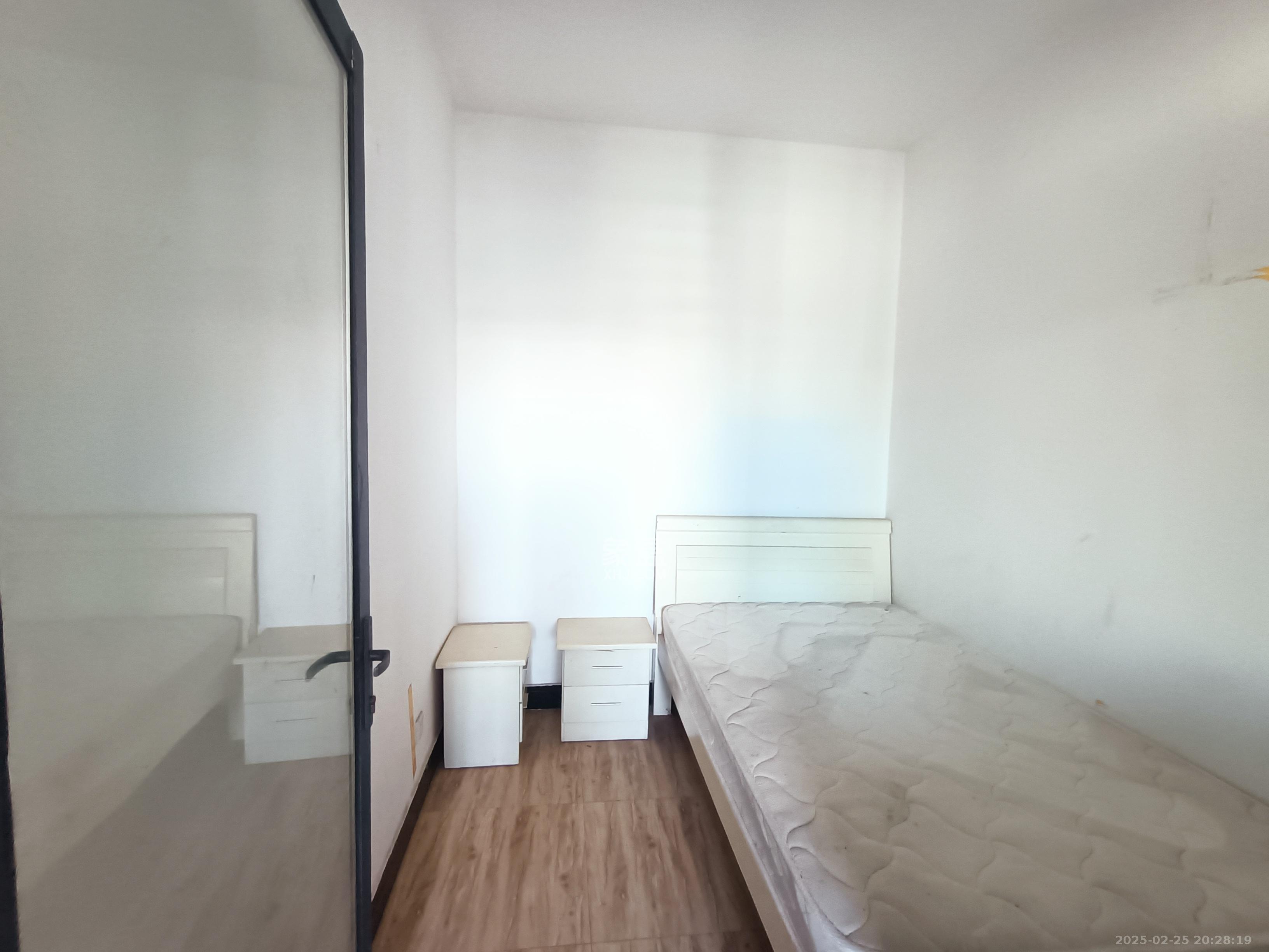 湘江世纪城鸿江苑 3室2厅1卫 2200.0元/月 湘江世纪城鸿江苑 3室2厅1卫 2200.0元/月室内图