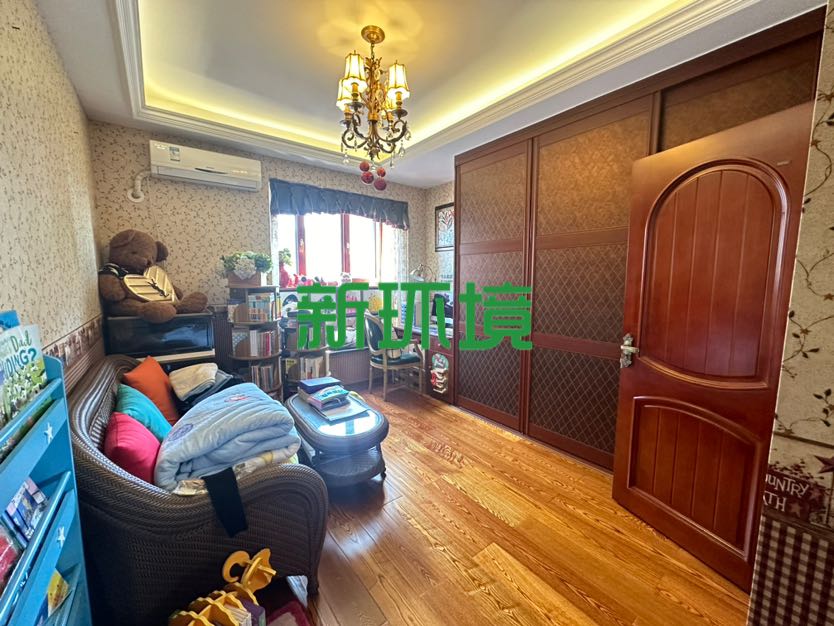 华都国际花园 4室2厅2卫 135.8万 华都国际花园 4室2厅2卫 135.8万客厅