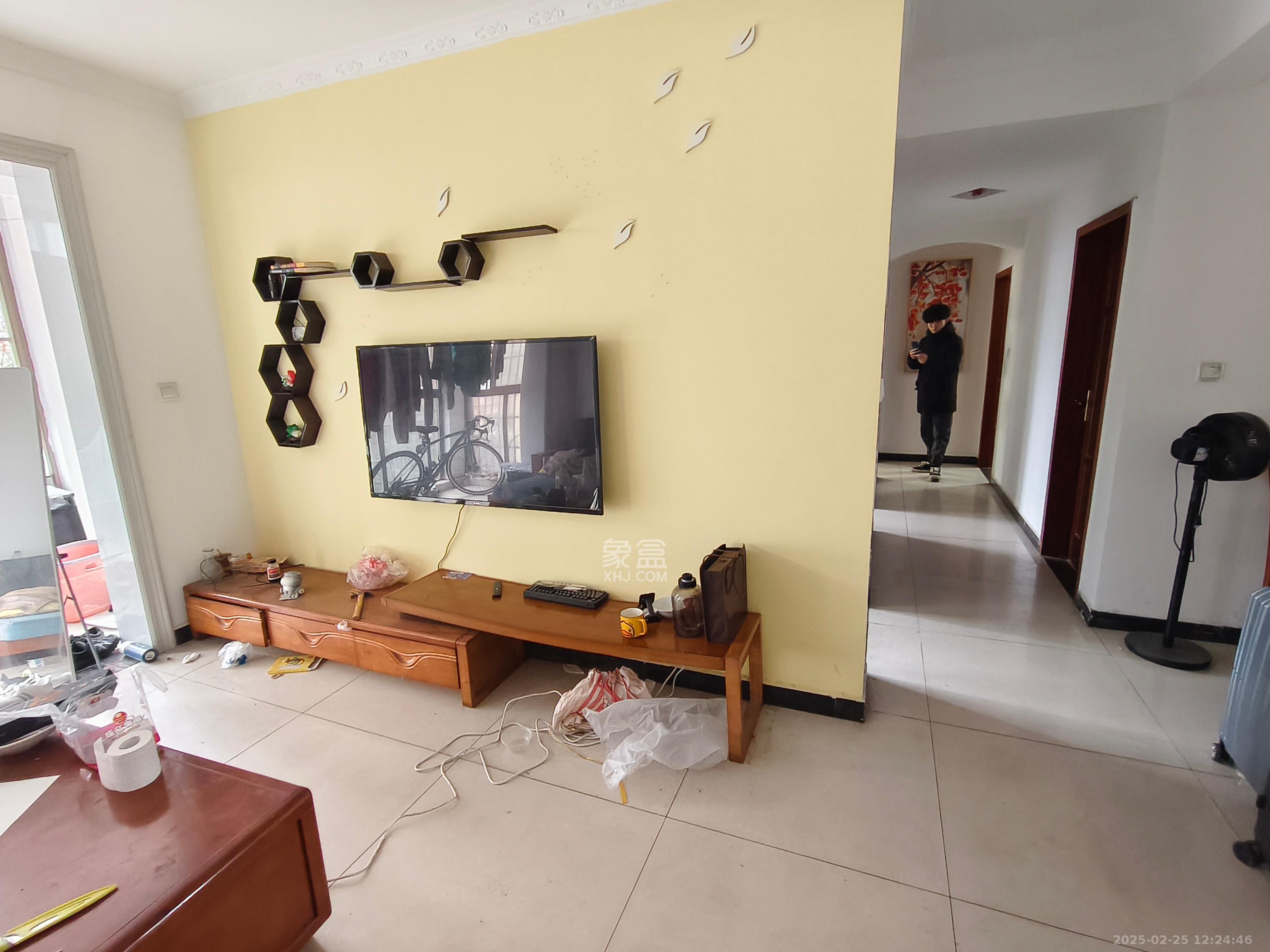 和润园一、二期 3室2厅1卫 2200.0元/月 和润园一、二期 3室2厅1卫 2200.0元/月室内图