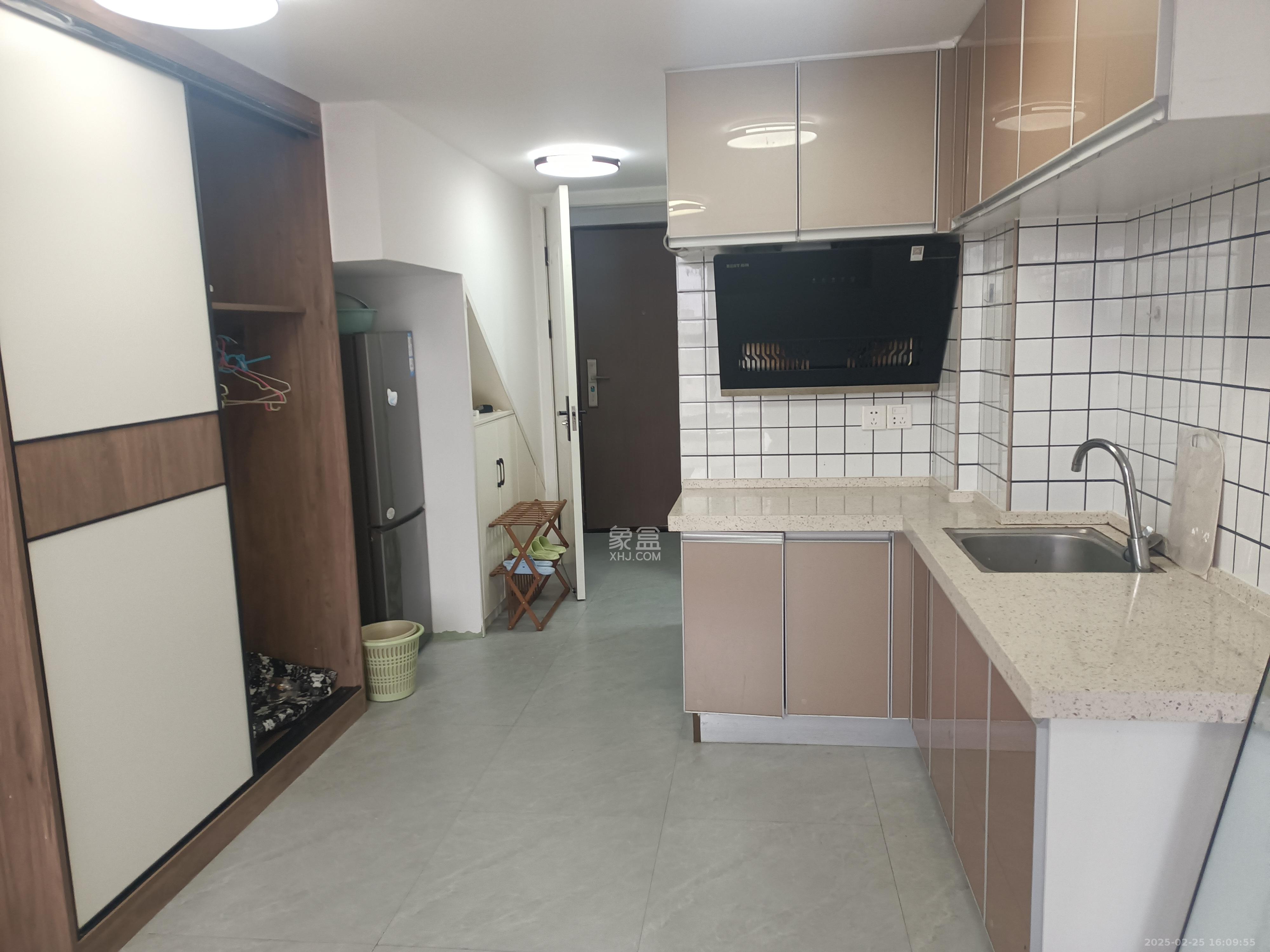 弘坤云寓  2室1厅2卫   1600.00元/月室内图