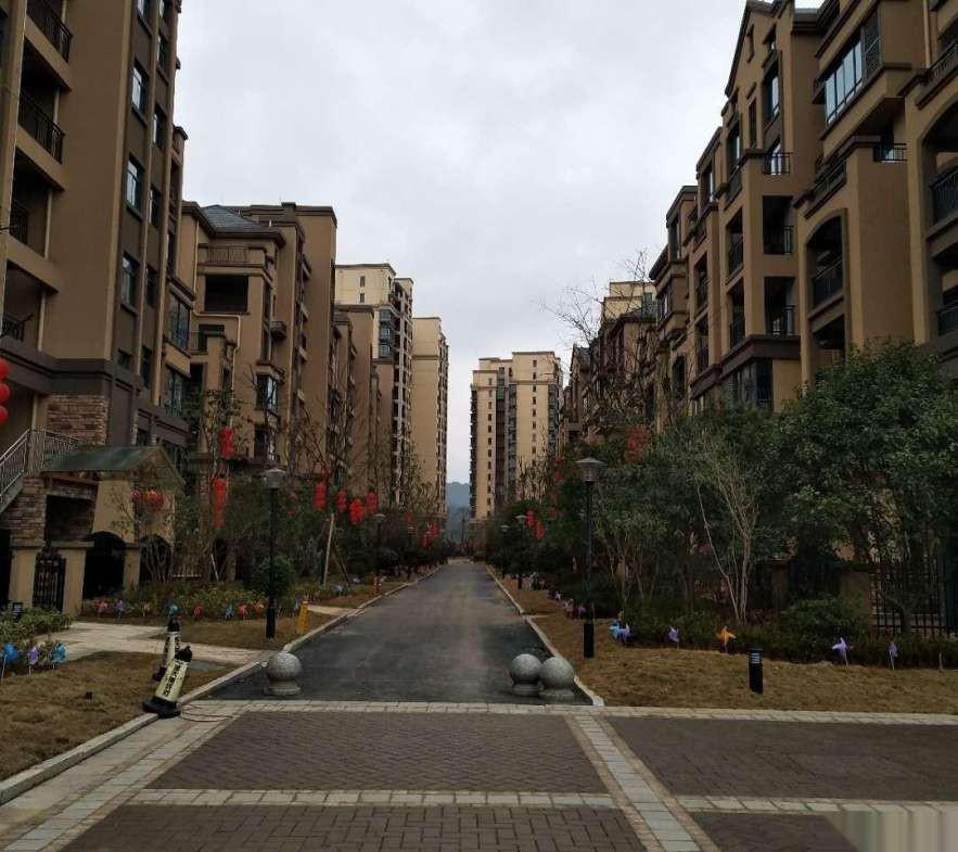 天门壹号 4室2厅2卫 98.0万 天门壹号 4室2厅2卫 98.0万客厅