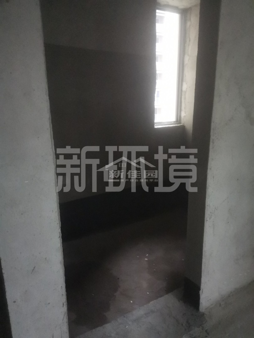 山水印象澜庭  3室2厅2卫   95.00万客厅