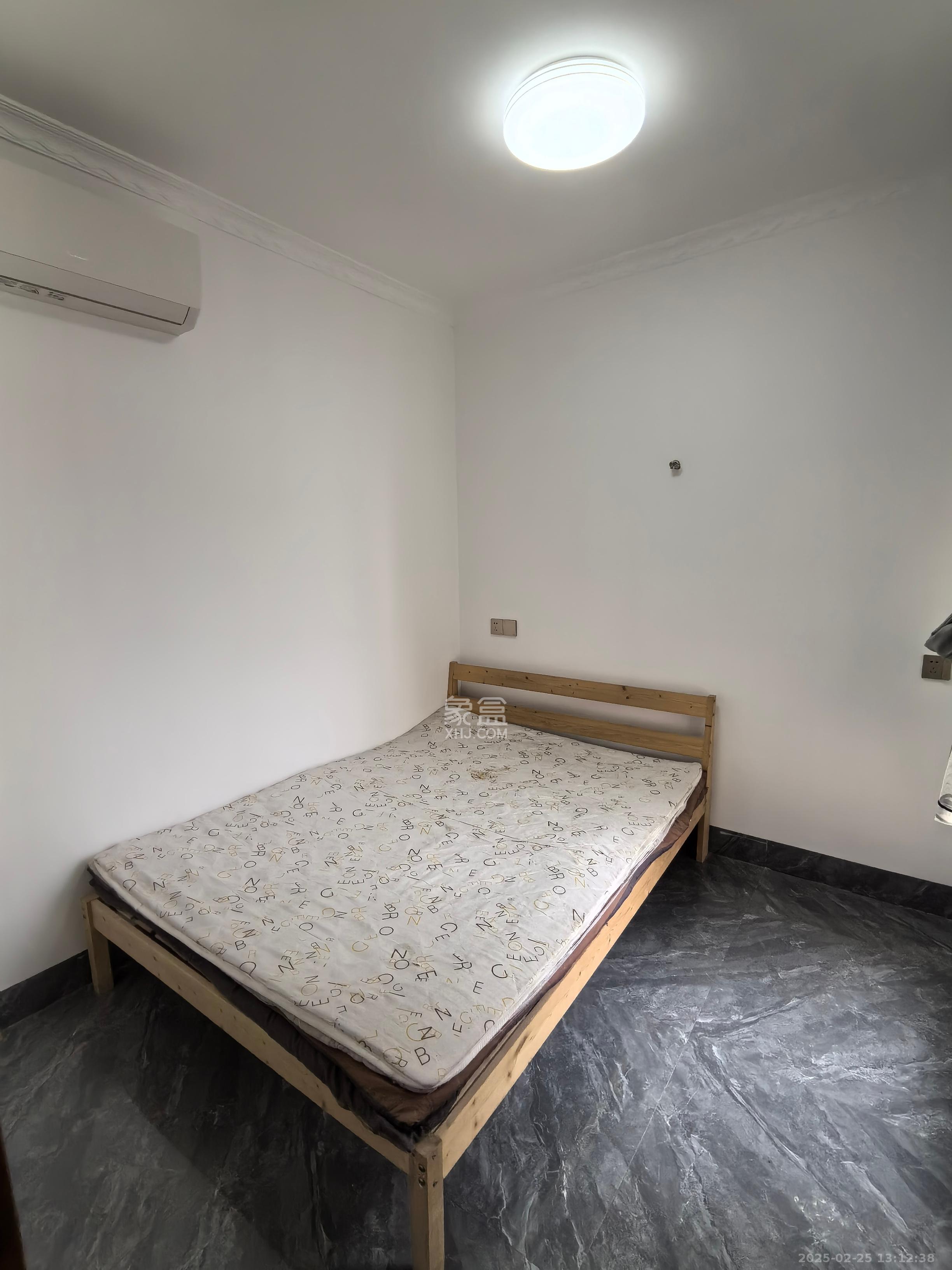 鸿海公园里 3室2厅2卫 1800.0元/月 鸿海公园里 3室2厅2卫 1800.0元/月室内图