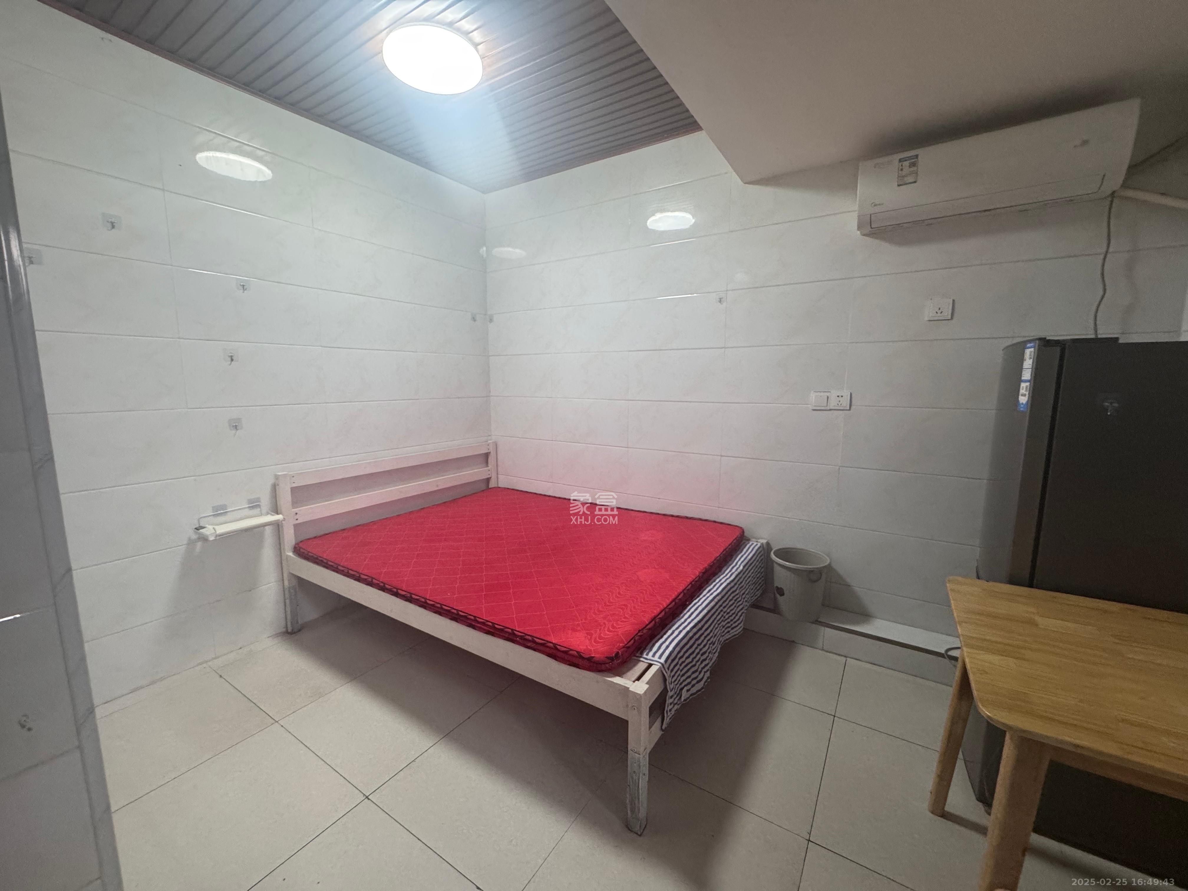 高桥火焰市场 1室0厅1卫 800.0元/月 高桥火焰市场 1室0厅1卫 800.0元/月室内图