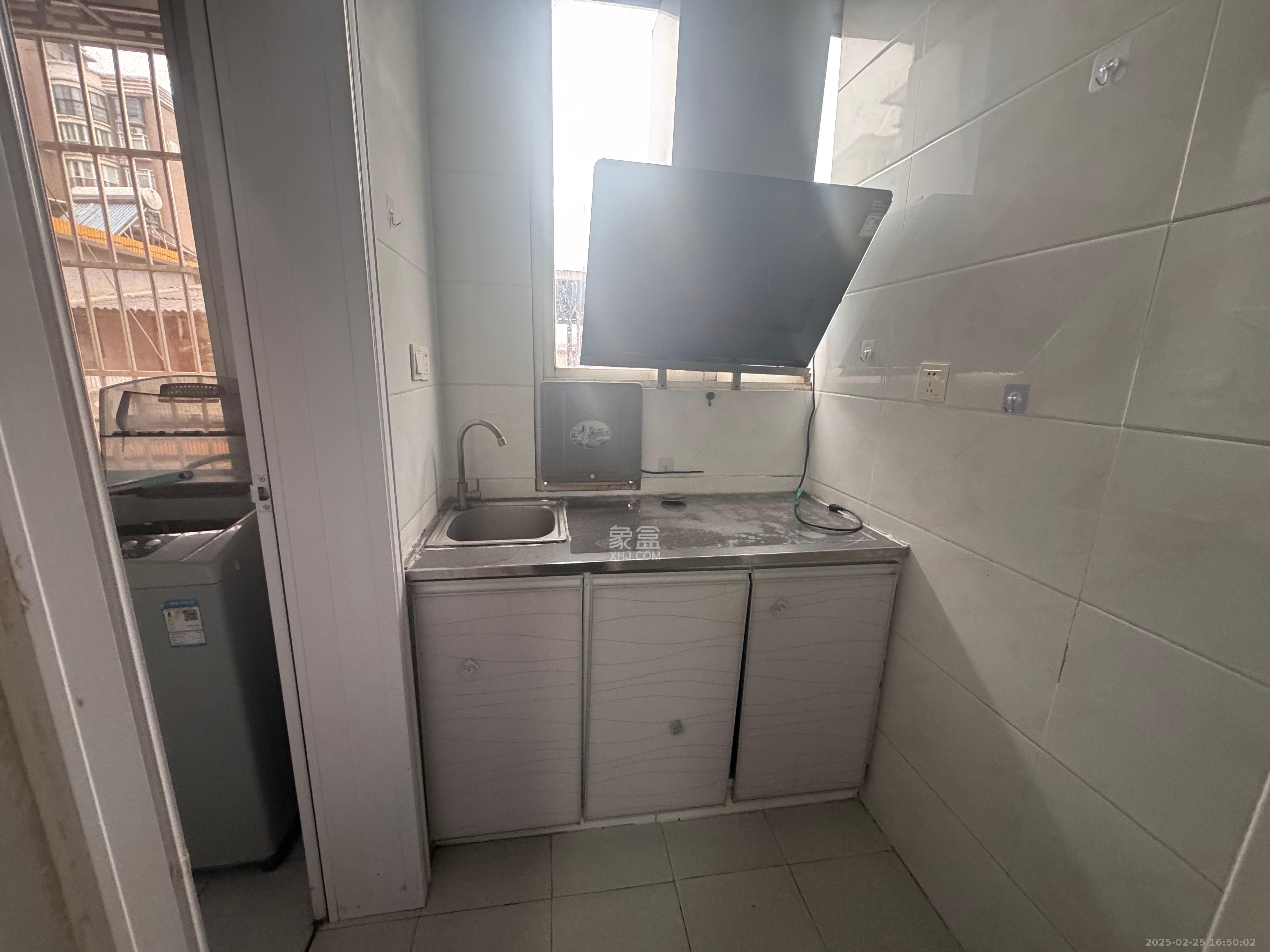 高桥火焰市场 1室0厅1卫 800.0元/月 高桥火焰市场 1室0厅1卫 800.0元/月室内图