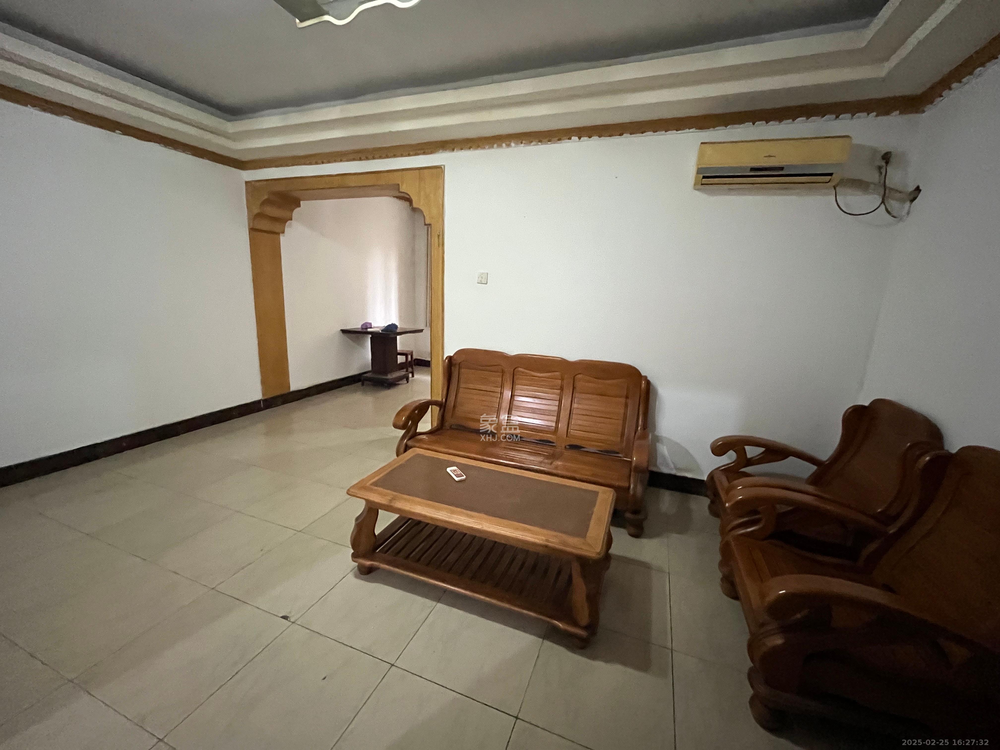 中建五局信和苑四区  2室2厅1卫    1300.0元/月 中建五局信和苑四区  2室2厅1卫    1300.0元/月室内图