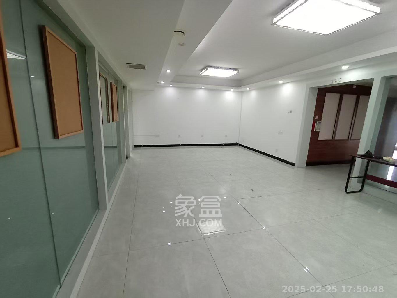 星大峰汇商务楼  3室1厅1卫    7300.0元/月 星大峰汇商务楼  3室1厅1卫    7300.0元/月