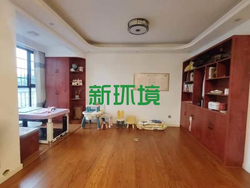 公园世家  4室2厅2卫   100.00万客厅