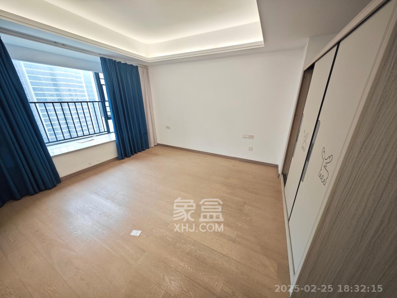 南山梅溪一方  4室2厅2卫   4500.00元/月室内图
