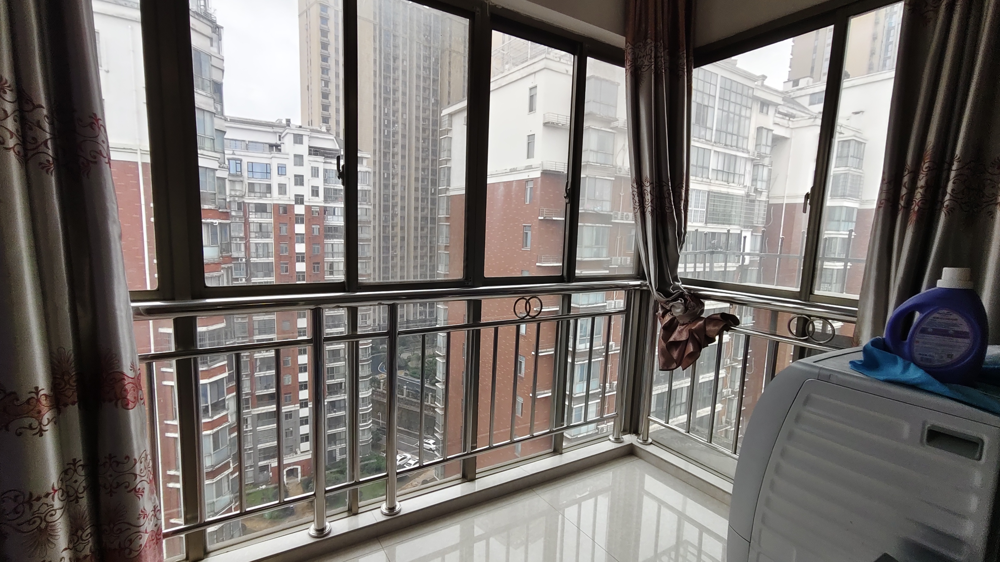 中天国际花园  3室2厅2卫    64.8万 中天国际花园  3室2厅2卫    64.8万客厅