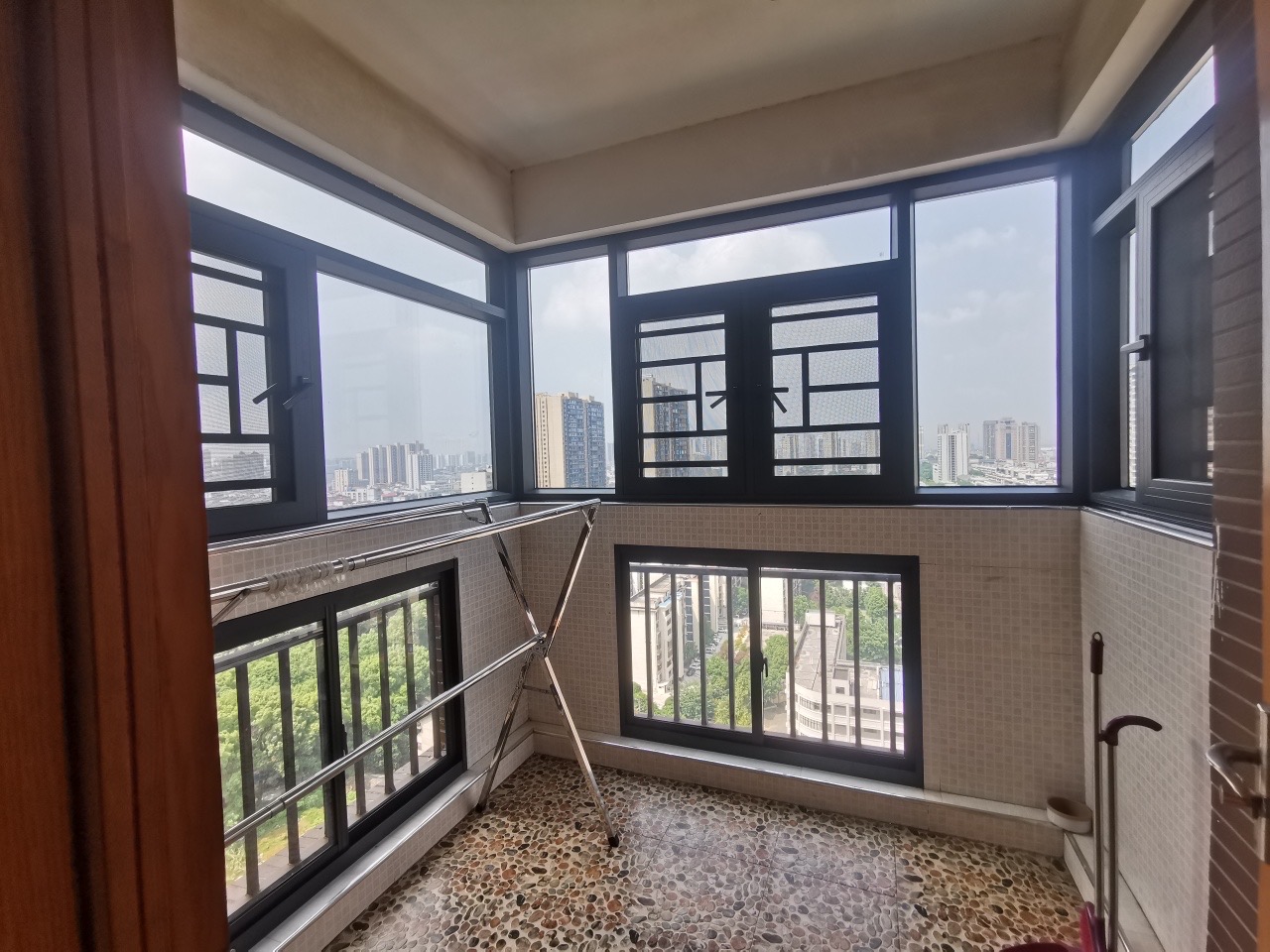 大同芙蓉 4室2厅1卫 105.0万 大同芙蓉 4室2厅1卫 105.0万客厅