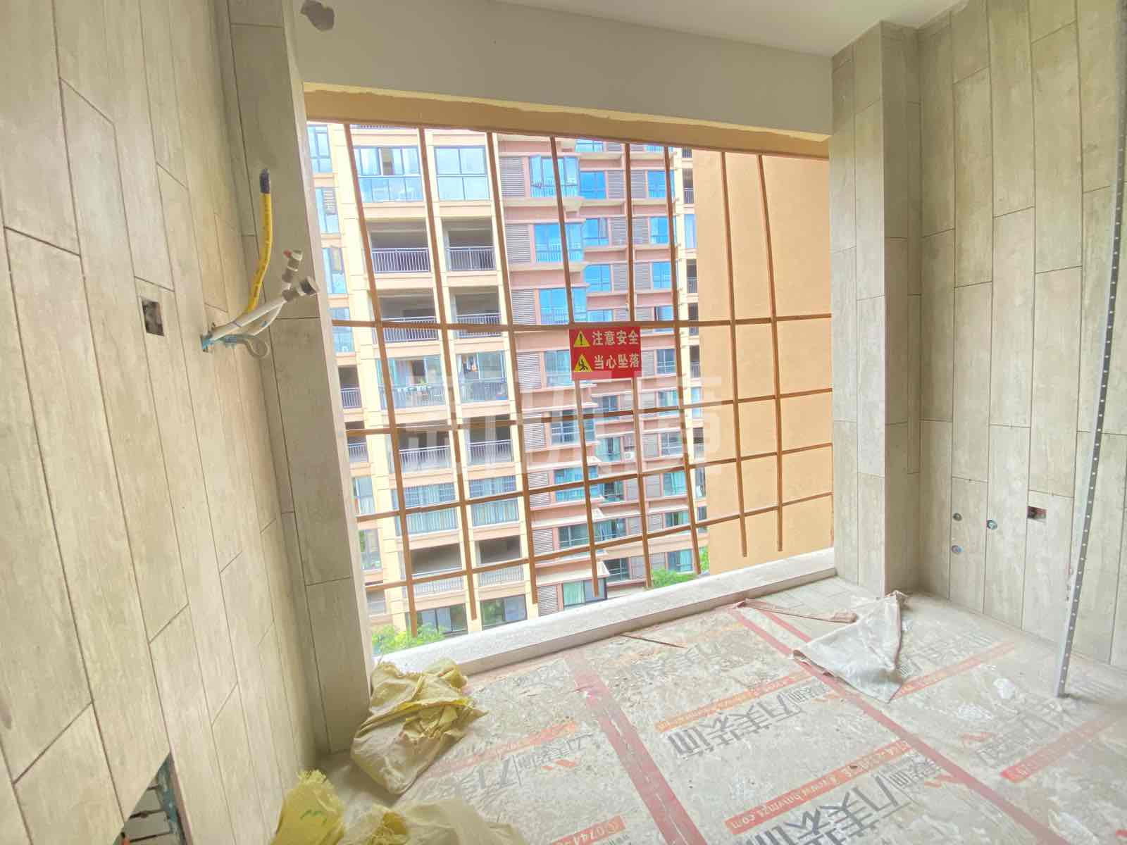 天门壹号  3室2厅2卫   123.00万客厅