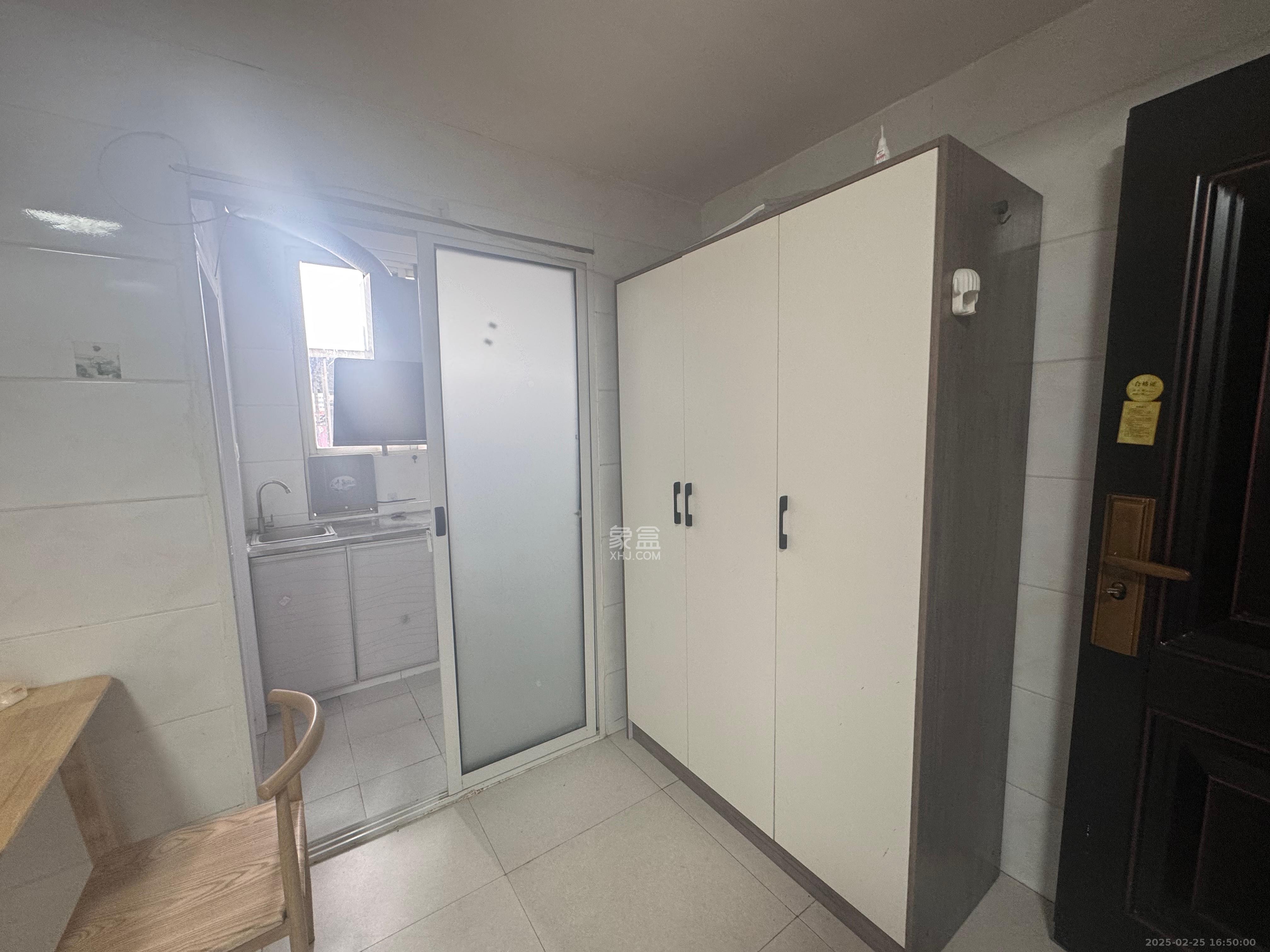 高桥火焰市场 1室0厅1卫 800.0元/月 高桥火焰市场 1室0厅1卫 800.0元/月室内图