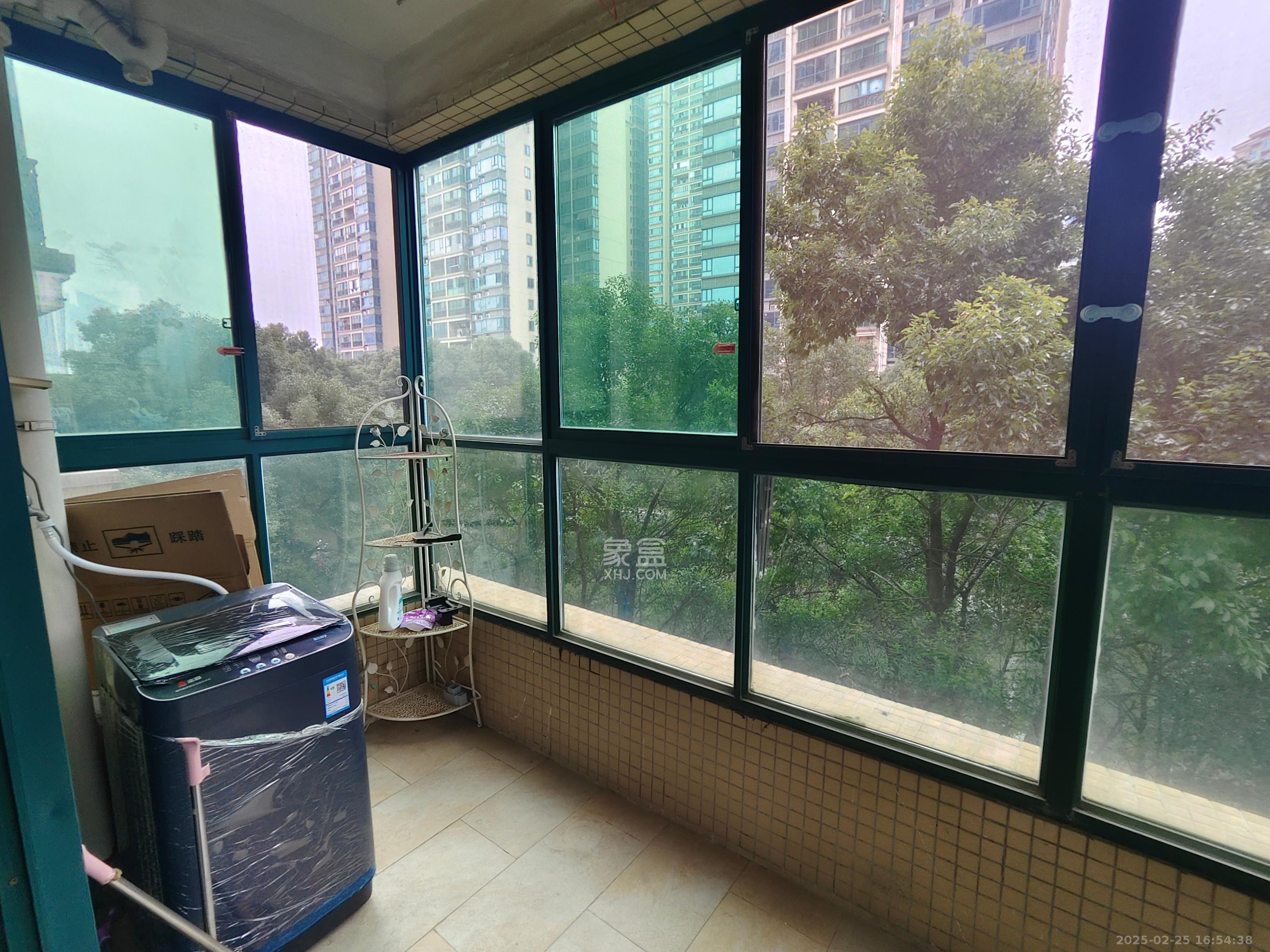 恒大绿洲 3室2厅1卫 2600.0元/月 恒大绿洲 3室2厅1卫 2600.0元/月室内图