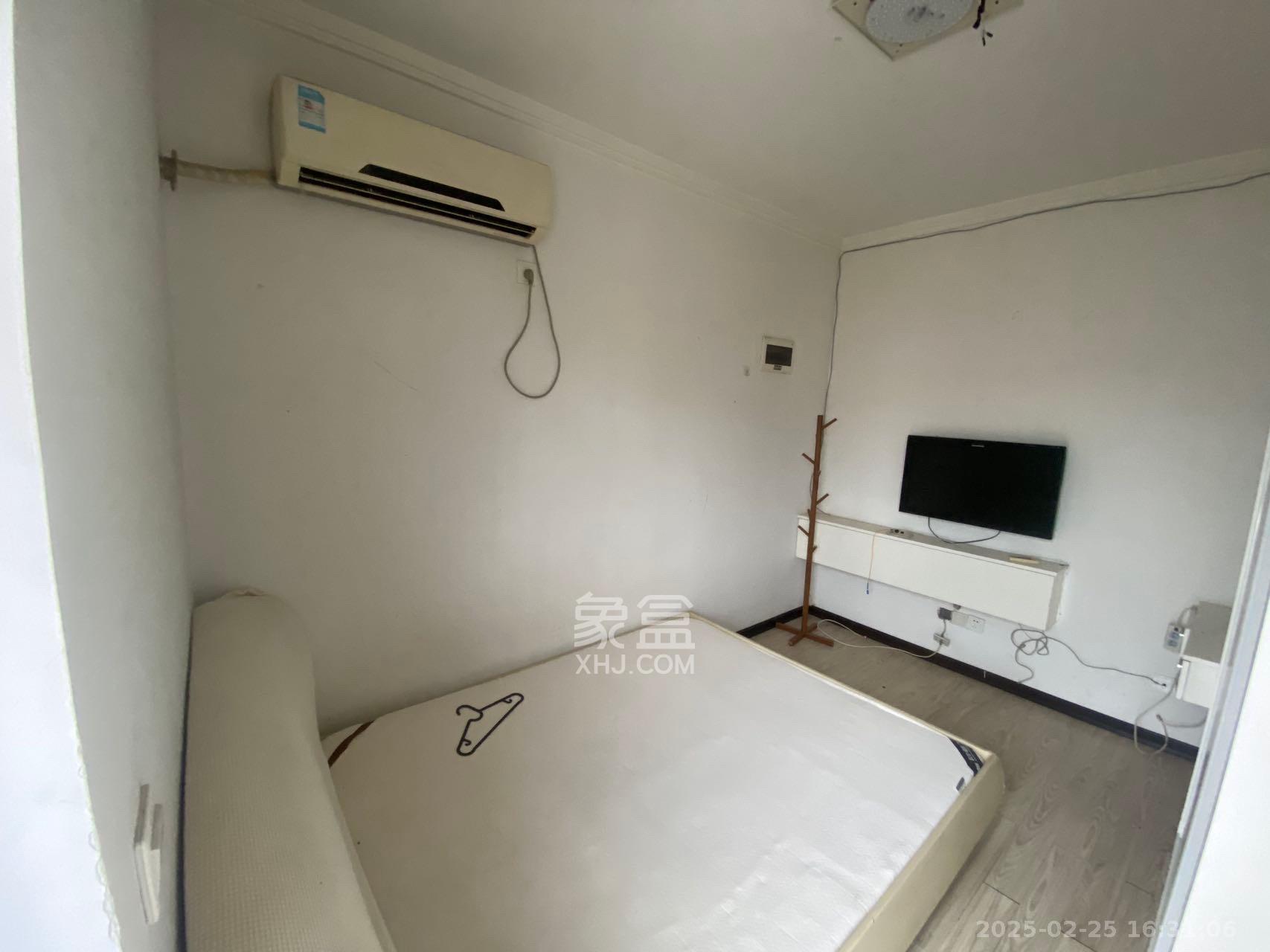 君临国际 1室1厅1卫 1800.0元/月 君临国际 1室1厅1卫 1800.0元/月室内图