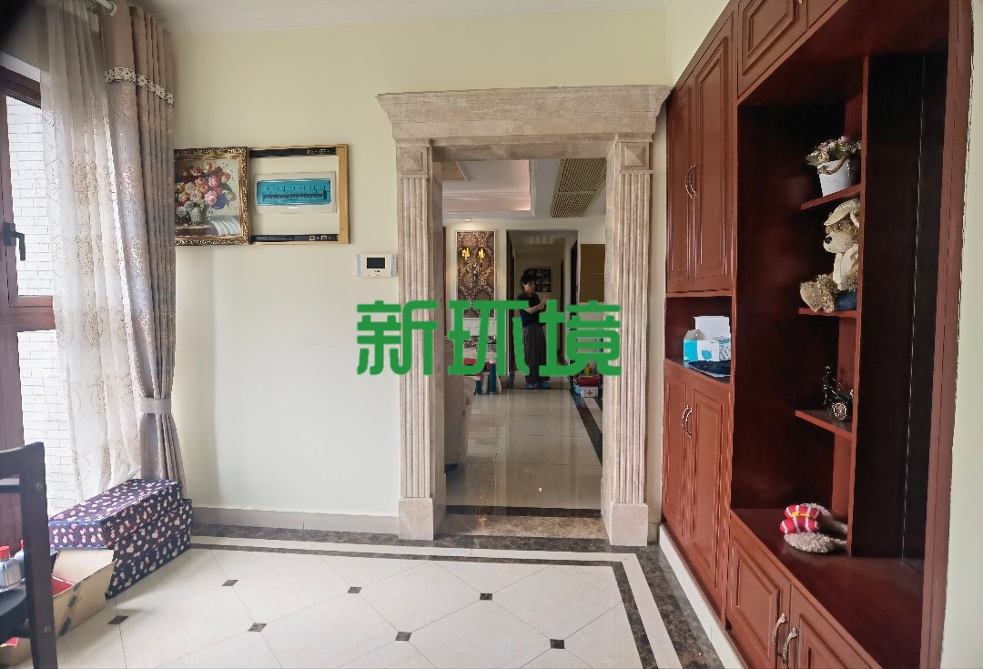 华天城小区  4室2厅2卫   91.80万客厅