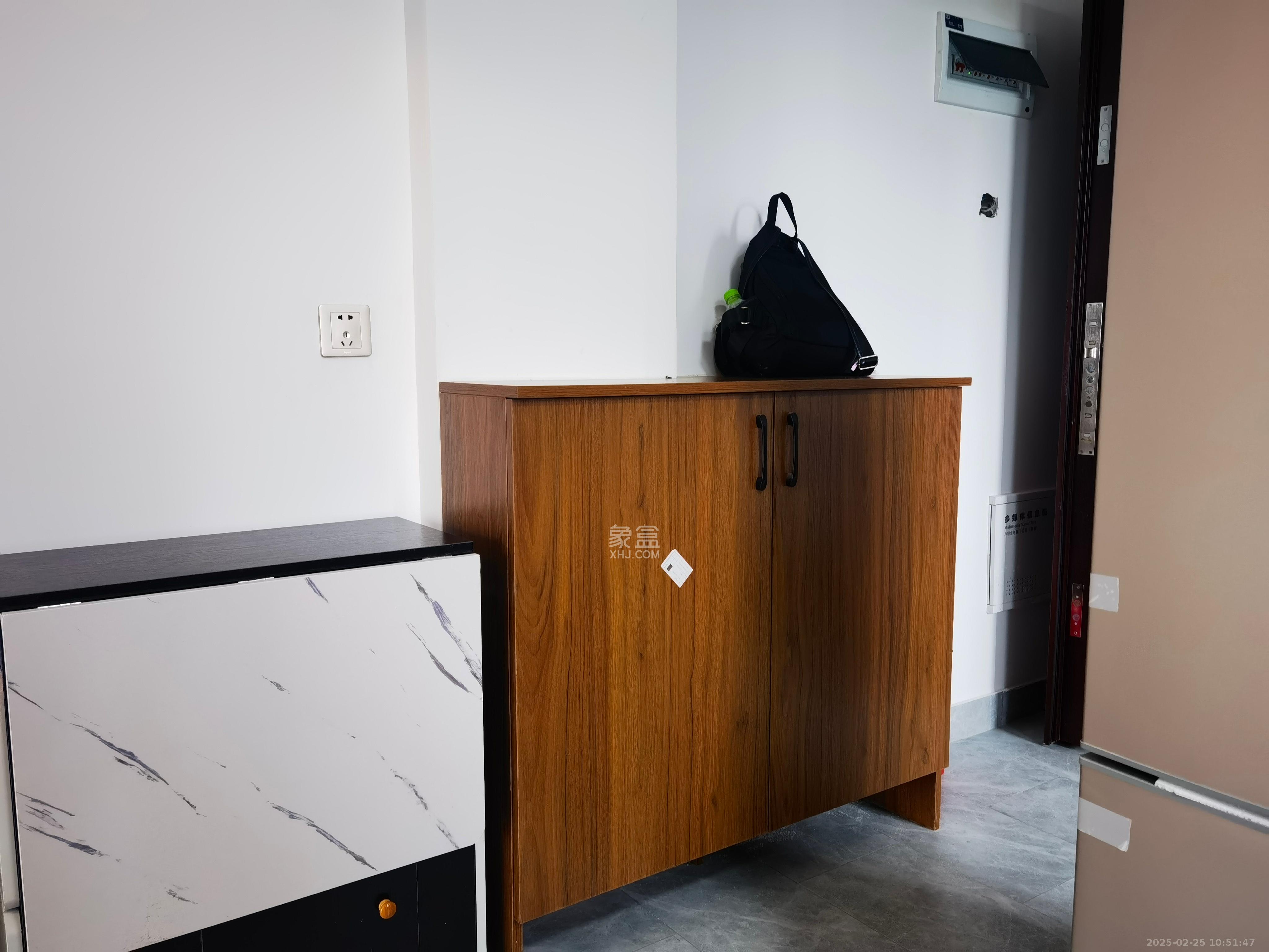 汀湘十里  1室1厅1卫    1500.0元/月 汀湘十里  1室1厅1卫    1500.0元/月